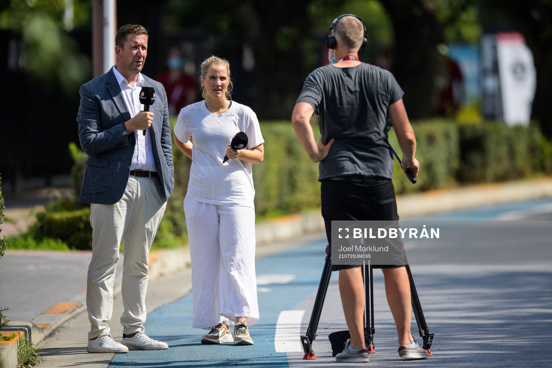 Jonas Dahlquist and Irma Helin of Discovery doing a standup