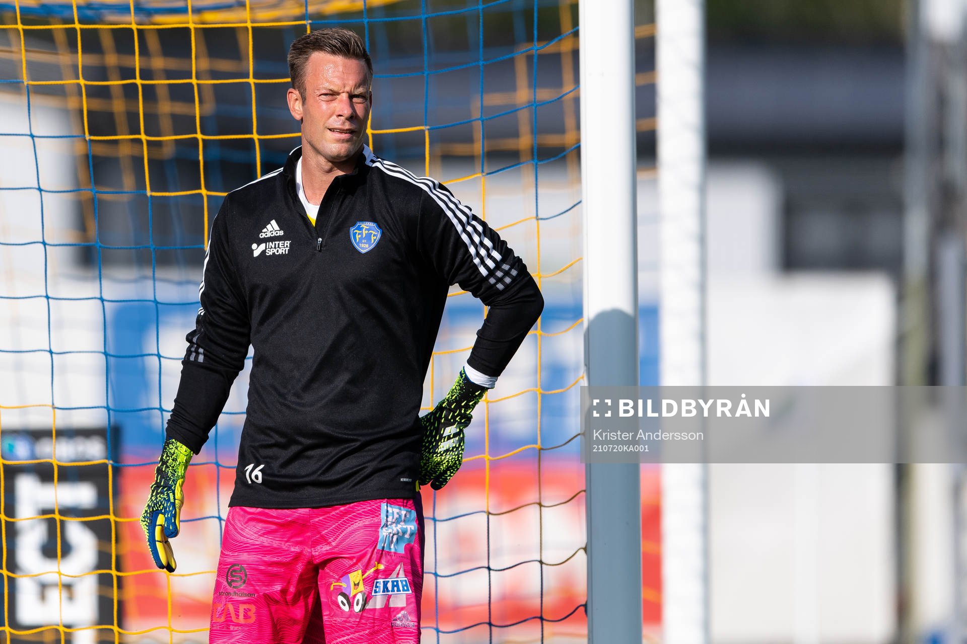 Falkenbergs målvakt Viktor Noring före fotbollsmatchen i