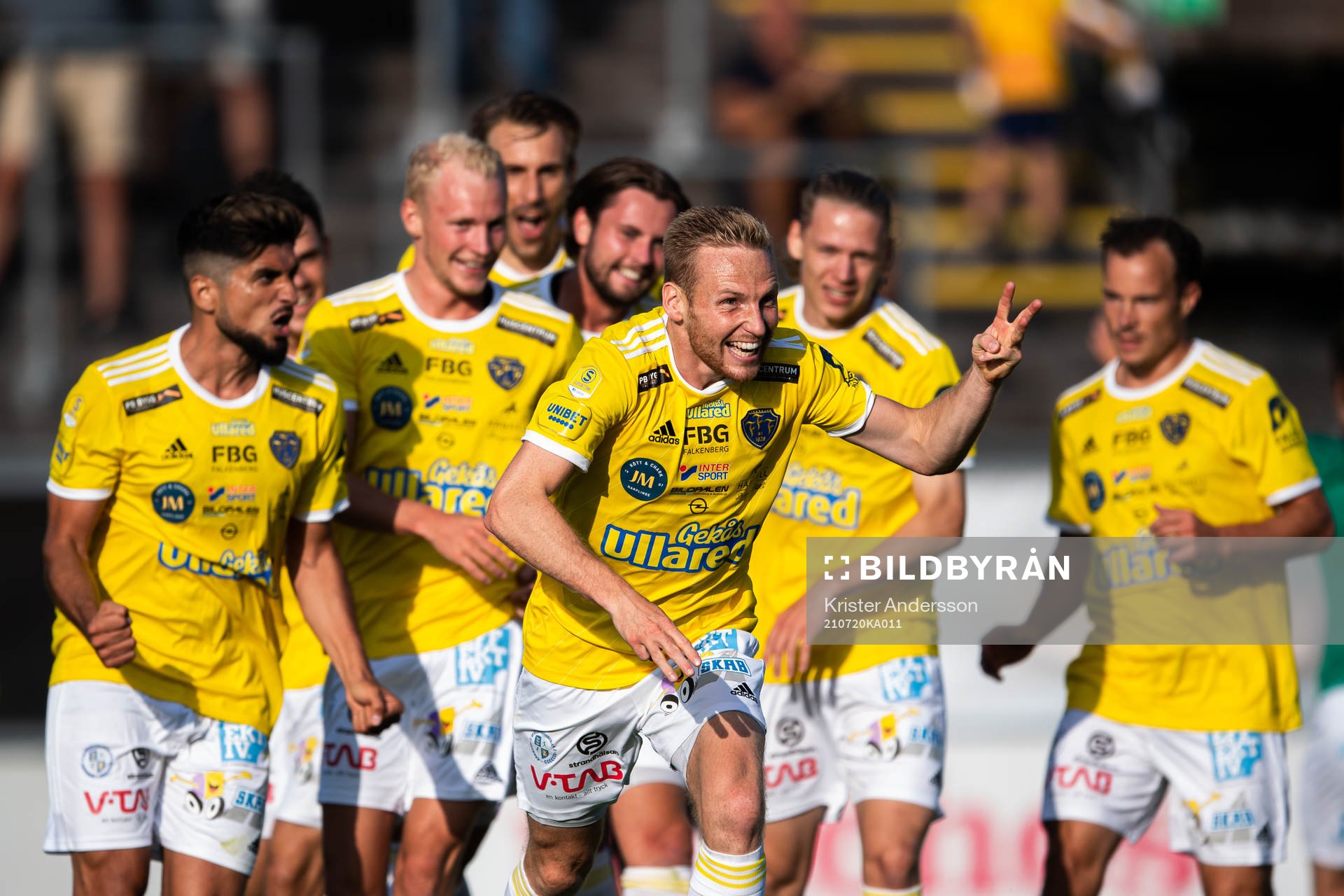 Falkenbergs Tobias Englund jublar