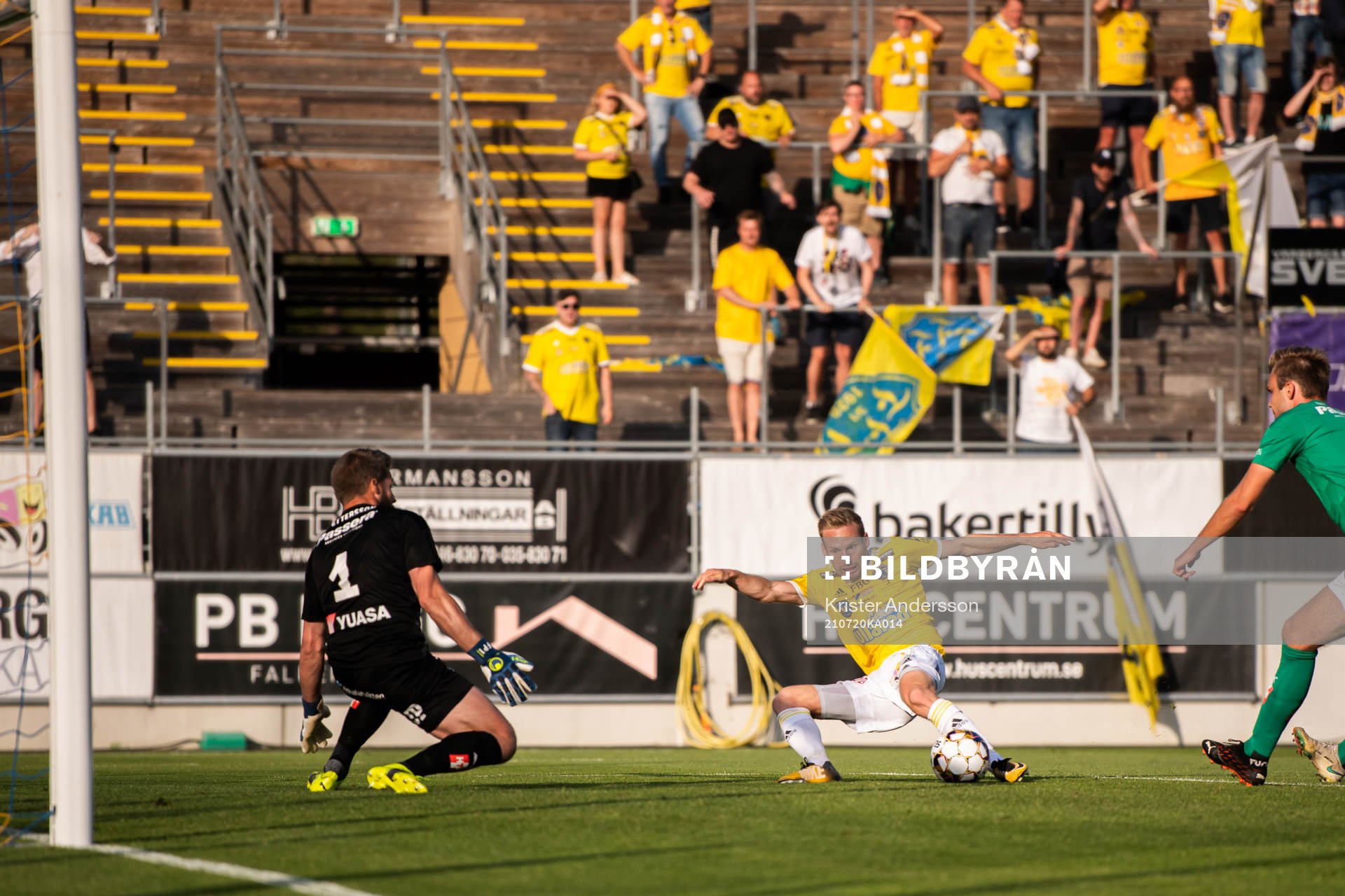 Falkenbergs Tobias Englund gör 1-0