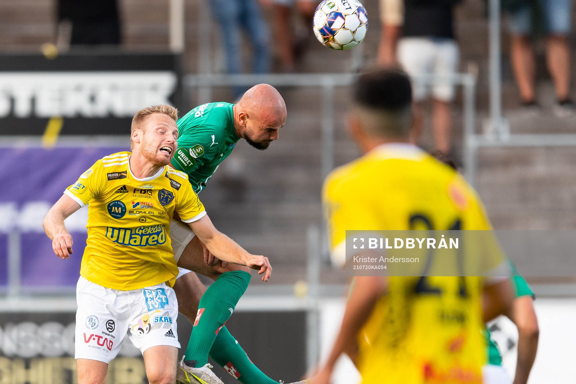Falkenbergs Tobias Englund och Jönköpings Perparim Beqaj