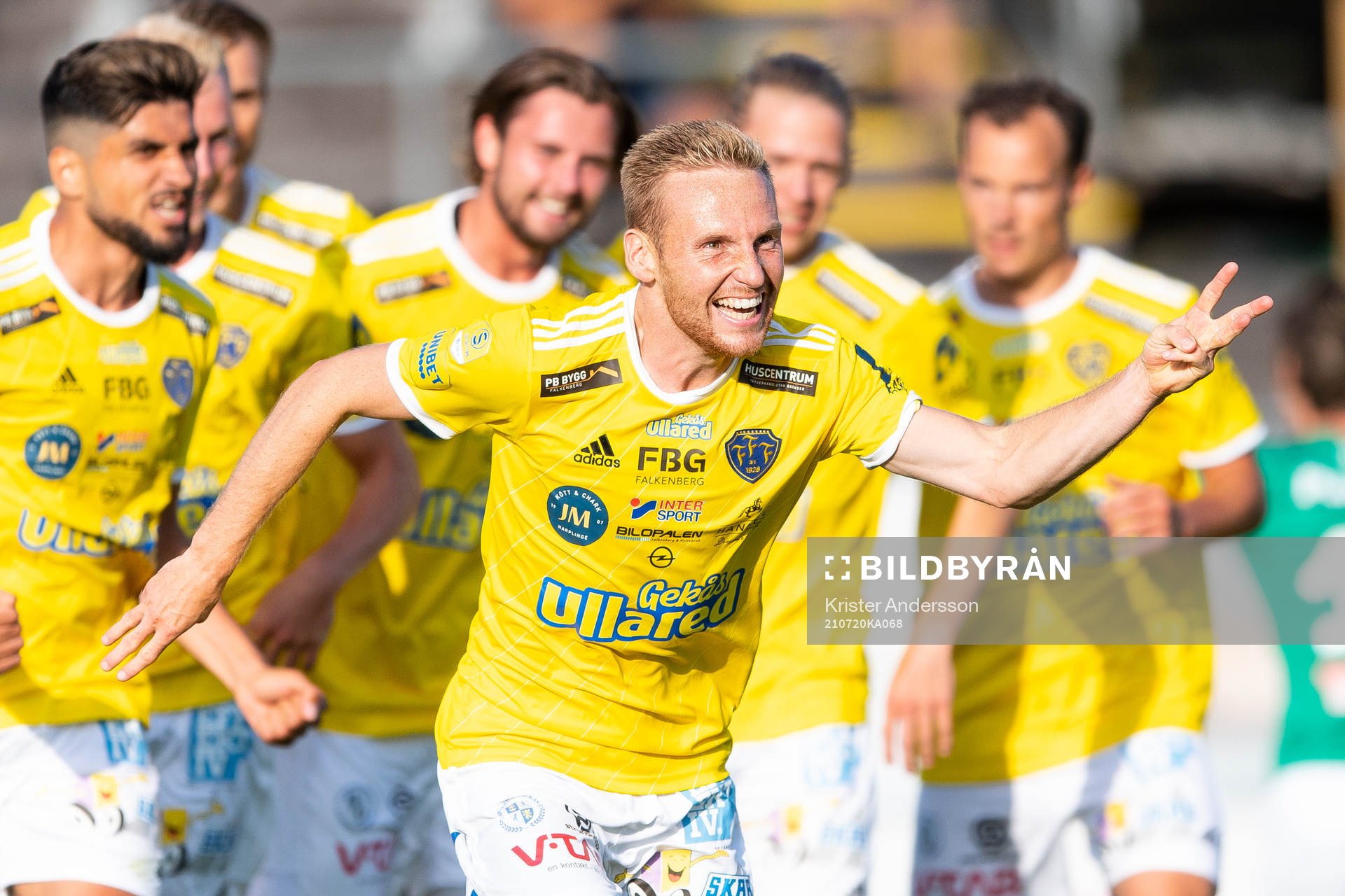 Falkenbergs Tobias Englund jublar