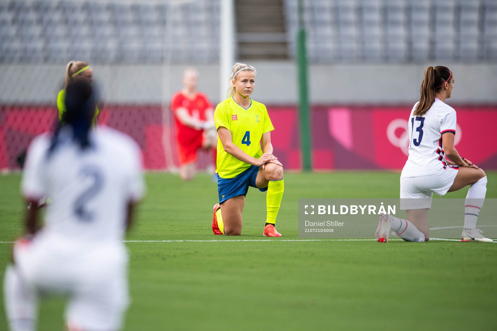 Hanna Glas of Sweden kneel