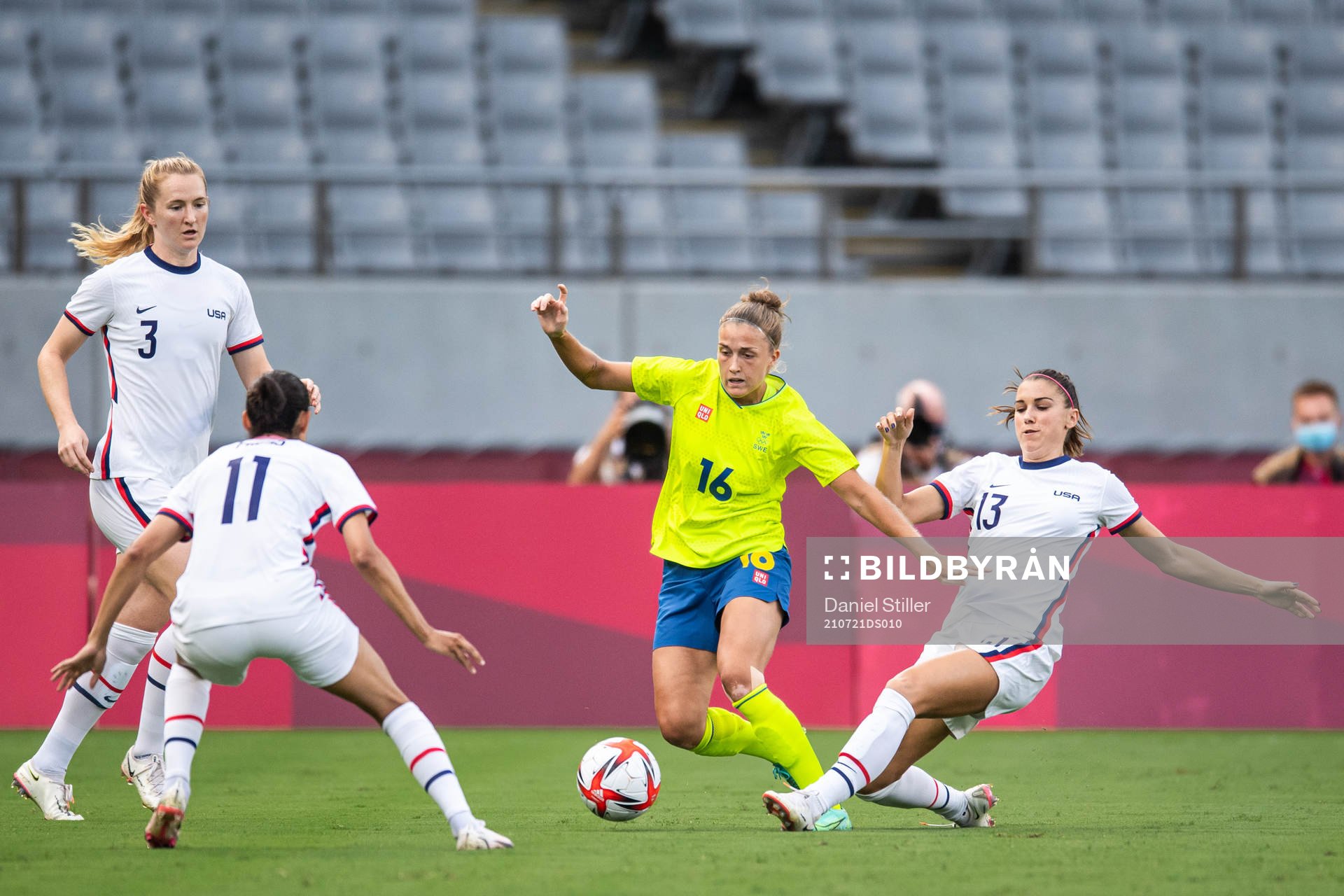 Filippa Angeldahl of Sweden and Alex Morgan of USA