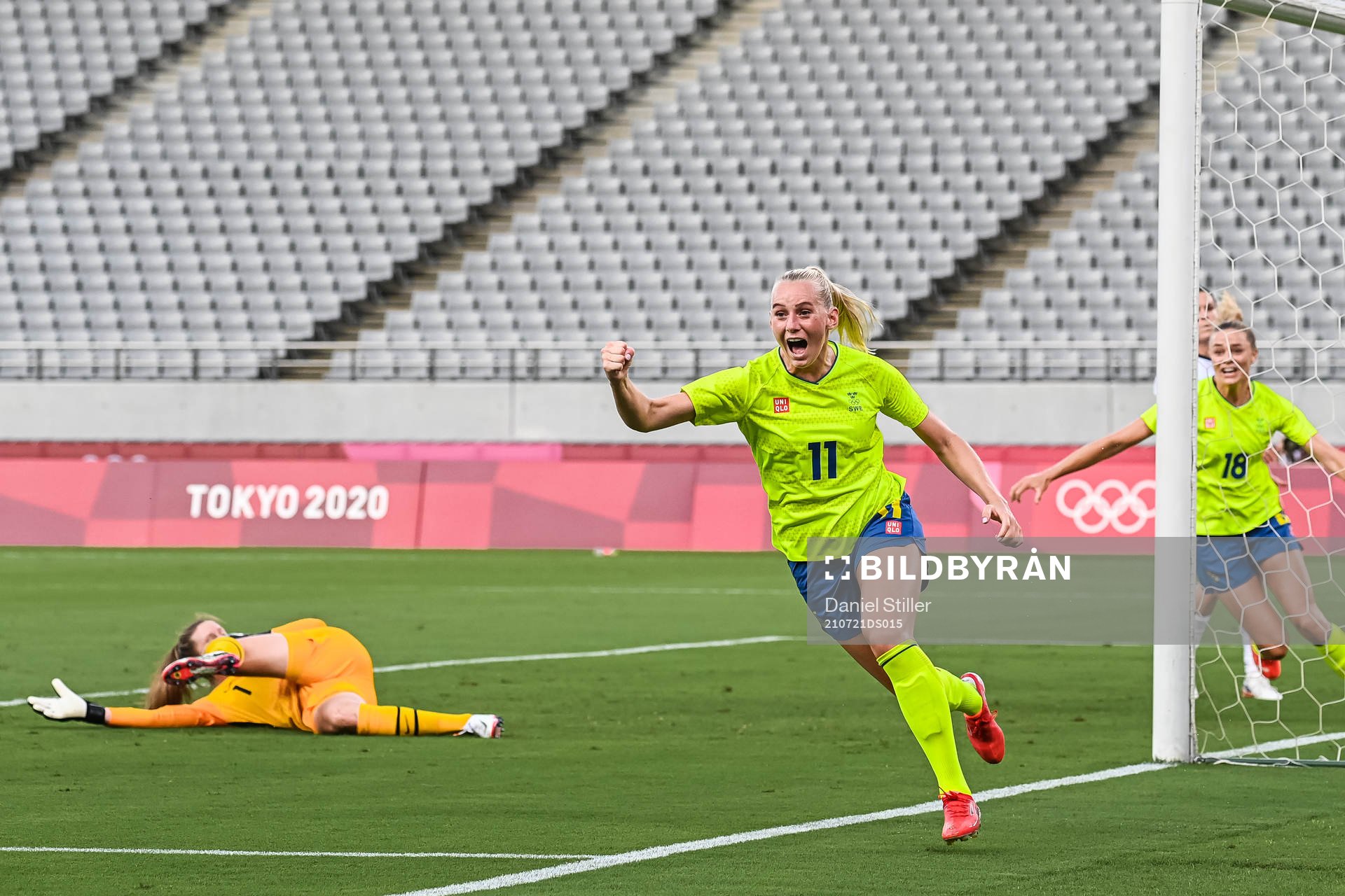 Stina Blackstenius of Sweden celebrate the 1-0 goal