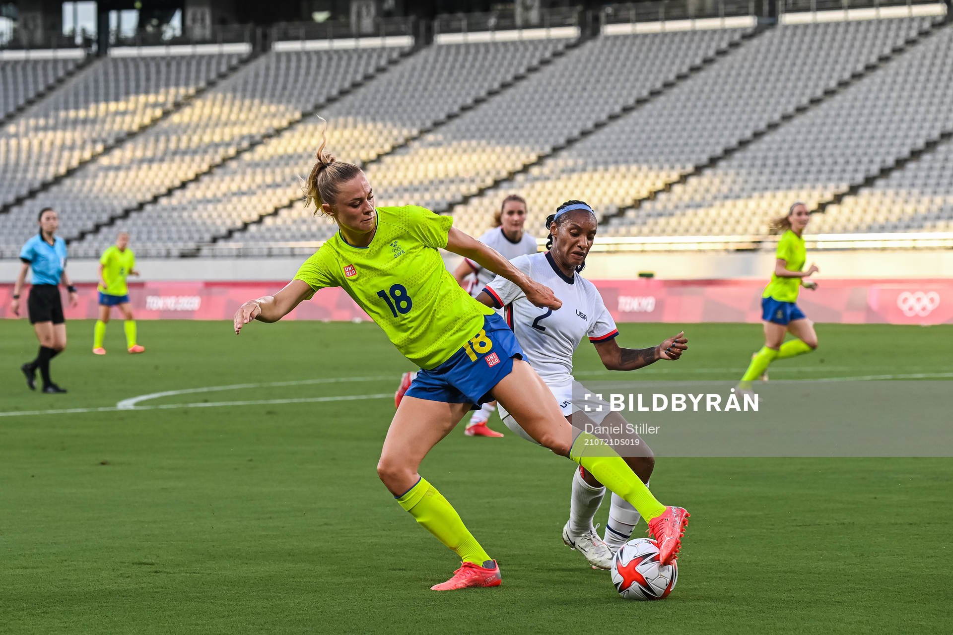 Fridolina Rolfö of Sweden and Crystal Dunn of USA