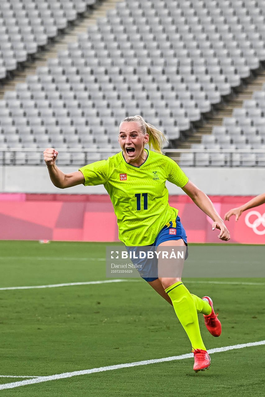 Stina Blackstenius of Sweden celebrate the 1-0 goal