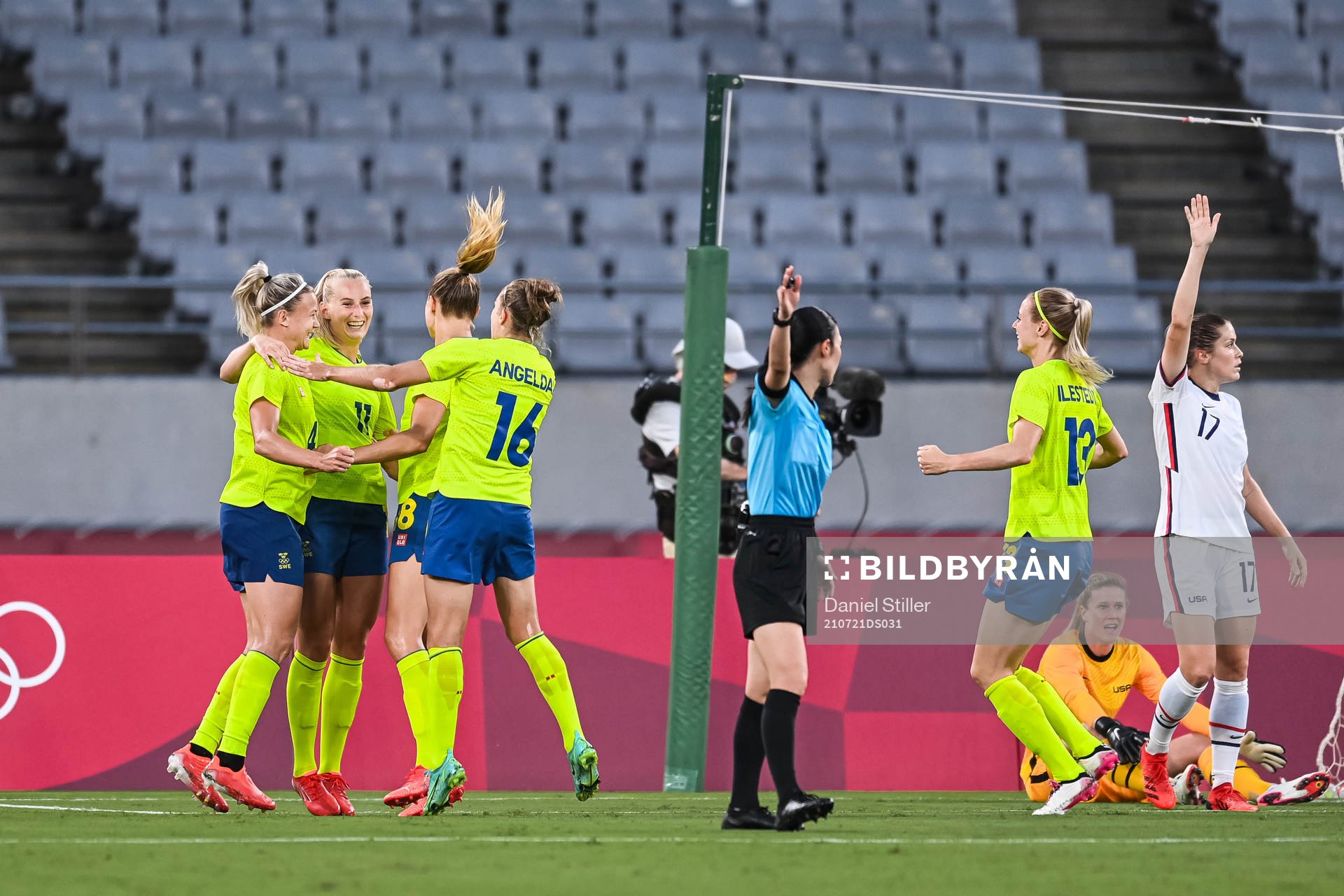 Stina Blackstenius of Sweden celebrate with teammates after scoring the 2-0 goal during the women's football game between Sweden and USA at the Tokyo 2020 Olympic Games on July 21, 2021 in Tokyo.