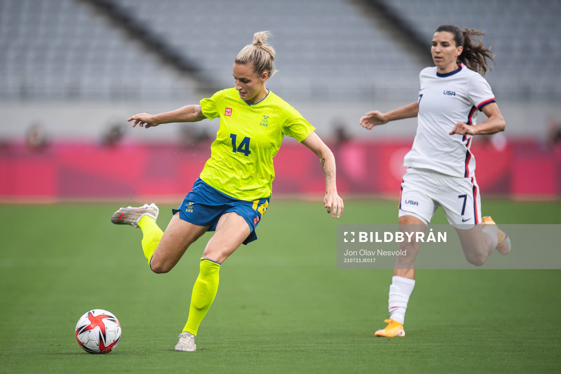 Nathalie Björn of Sweden and Tobin Heath of USA