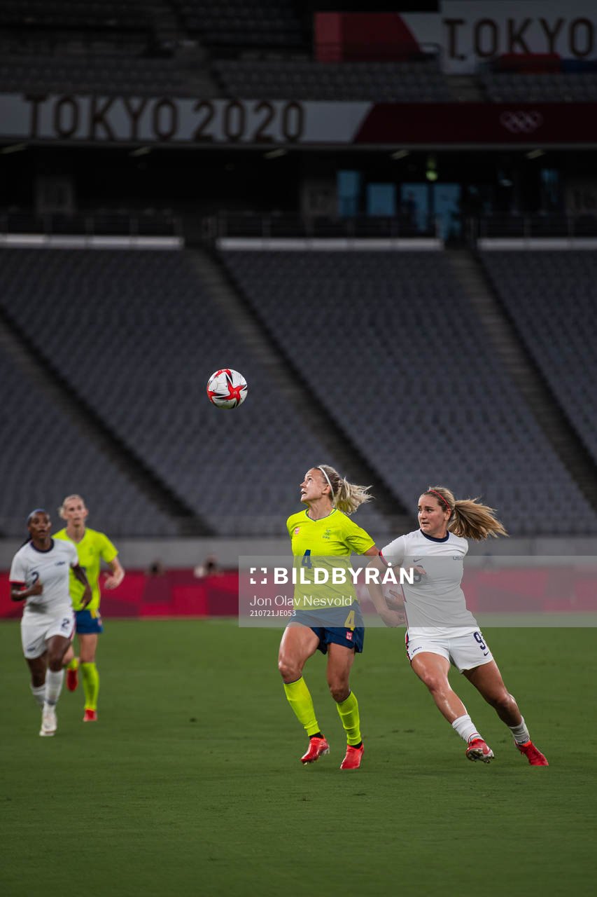Hanna Glas of Sweden and Lindsey Horan of USA