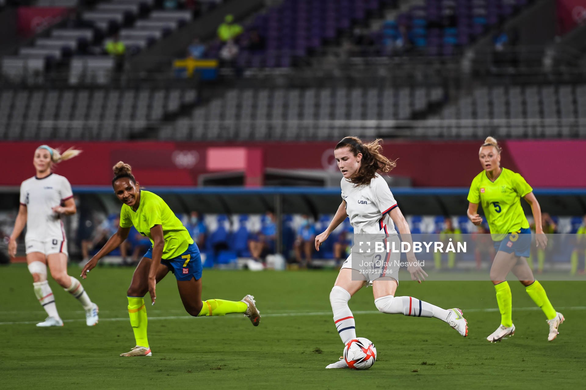Madelen Janogy of Sweden and Tierna Davidson of USA