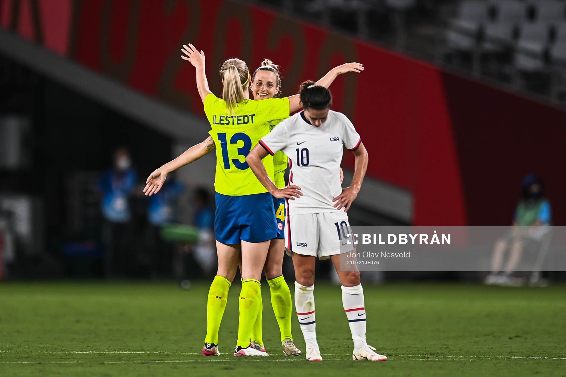 Hanna Glas and Amanda Ilestedt of Sweden celebrate while