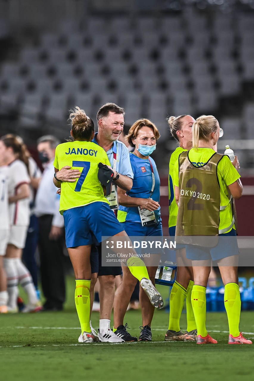 Peter Gerhardsson, head coach celebrate with Madelen Janogy
