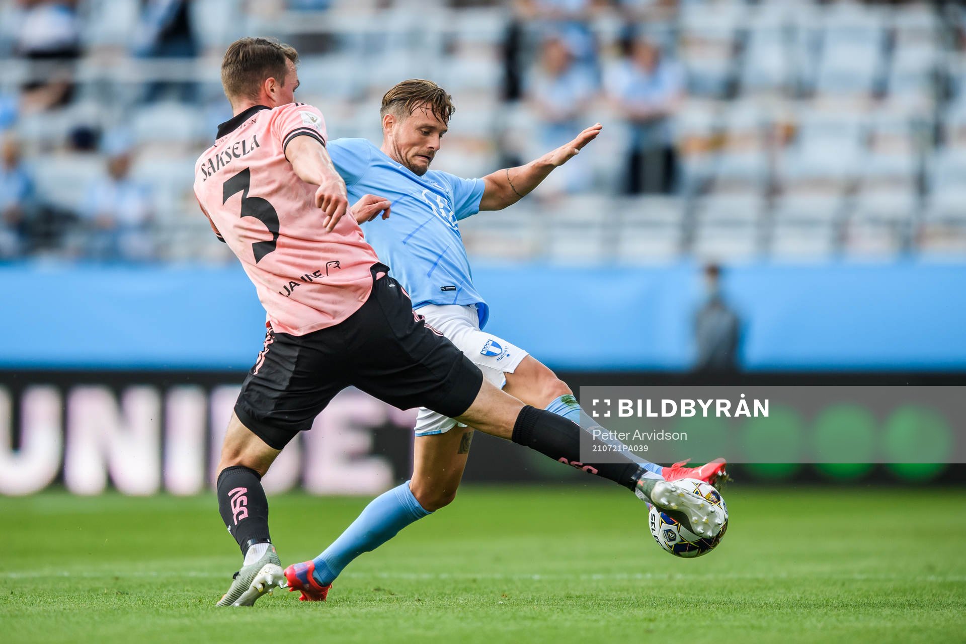 Janne Saksela of Helsingfors and Eric Larsson of Malmö FF