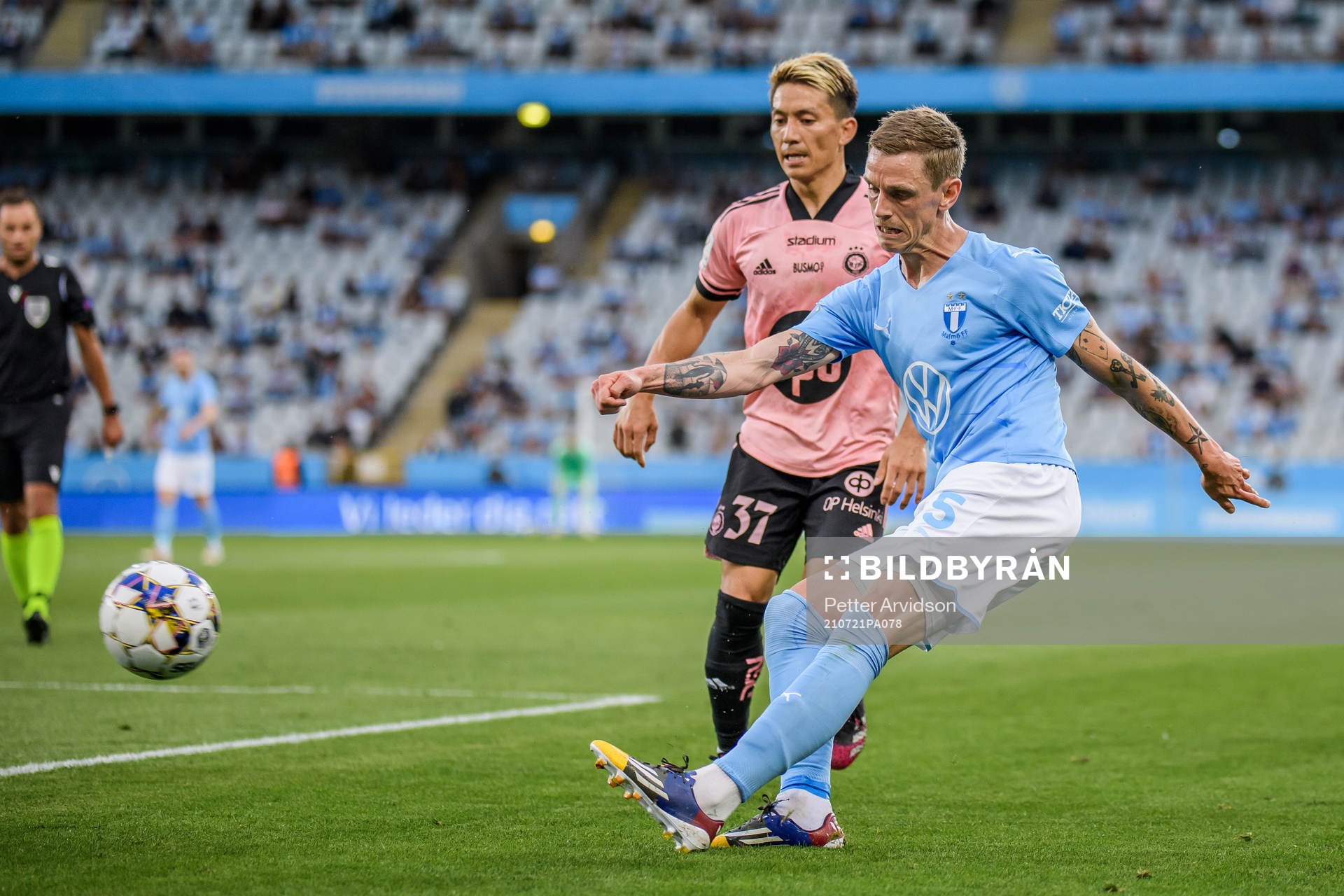 Atomu Tanaka of Helsingfors and Sören Rieks of Malmö FF