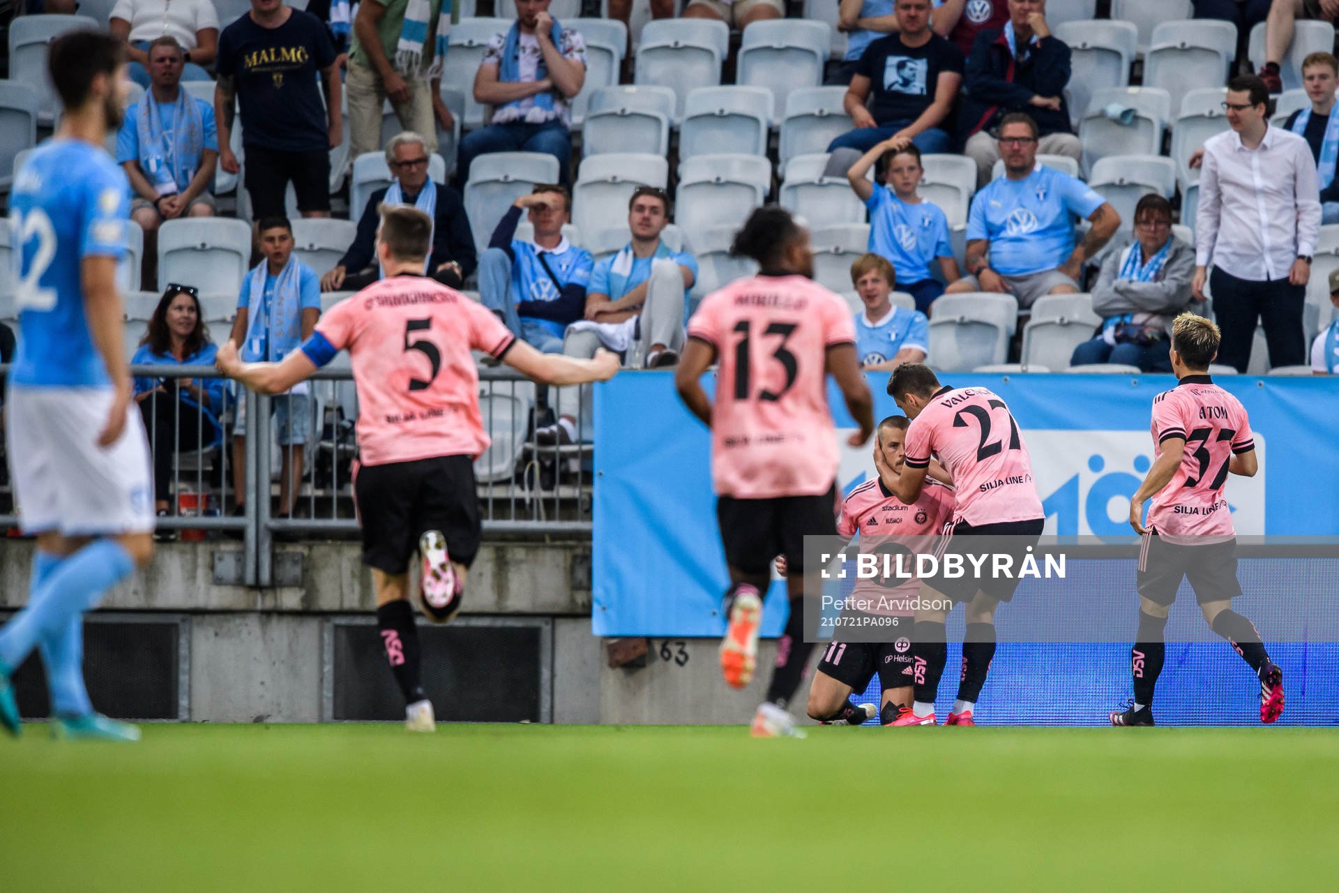 Roope Riski of Helsingfors celebrats