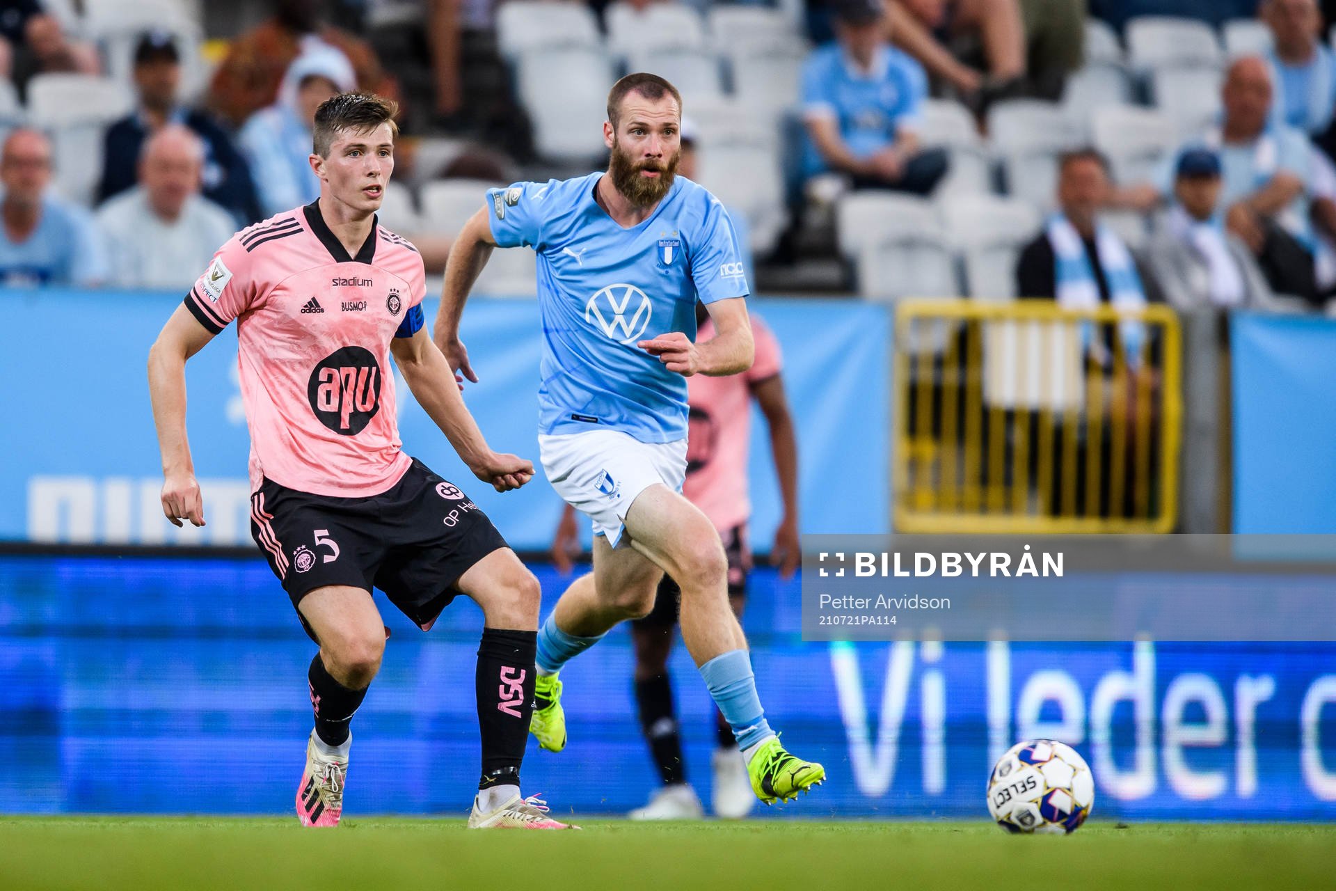 Daniel O'Shaughnessy of Helsingfors and Jo Inge Berget of
