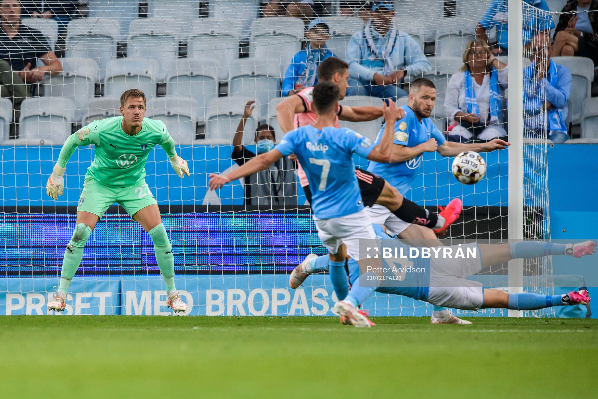 goalkeeper Johan Dahlin of Malmö FF