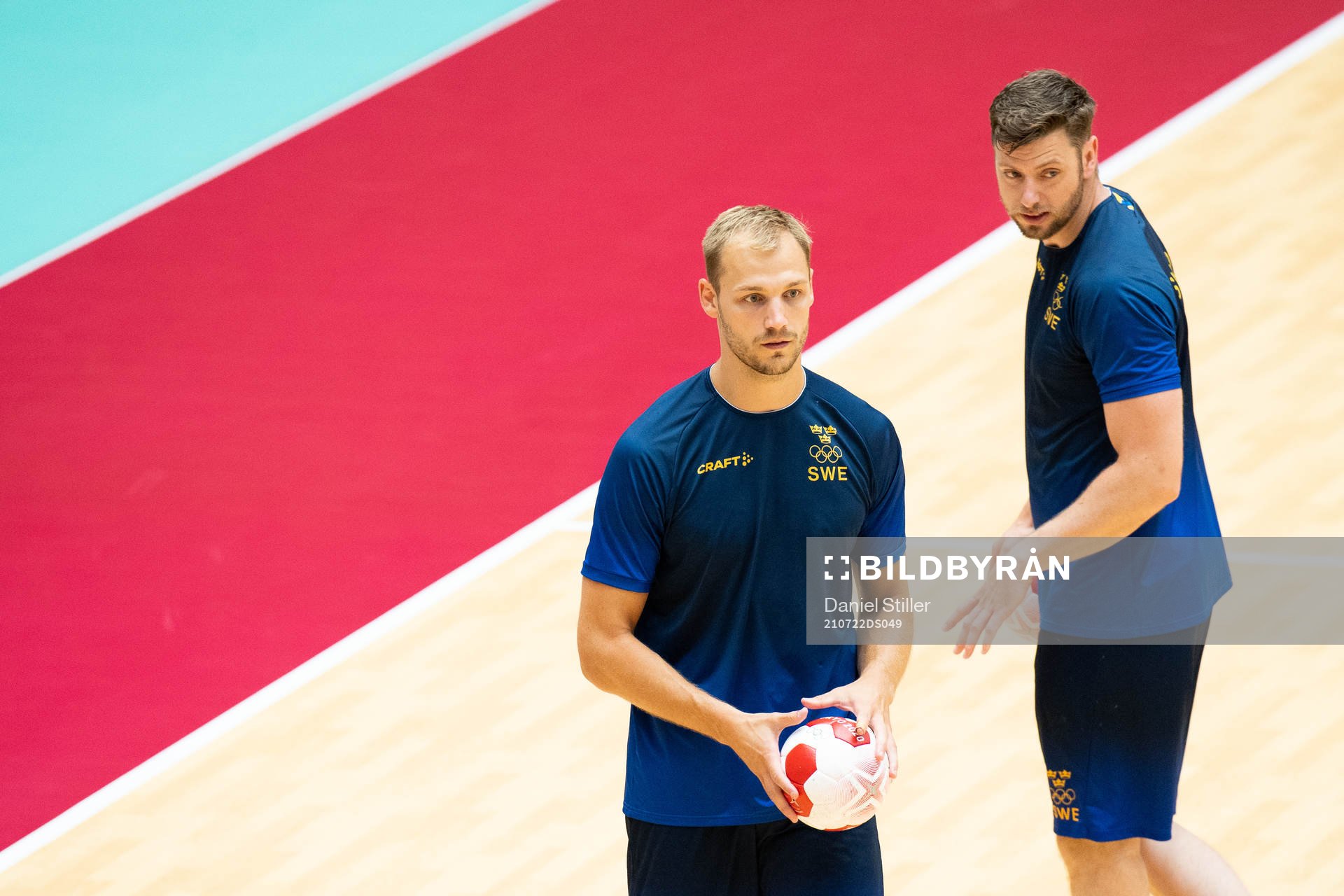 Lukas Sandell and Niclas Ekberg of the Swedish handball team