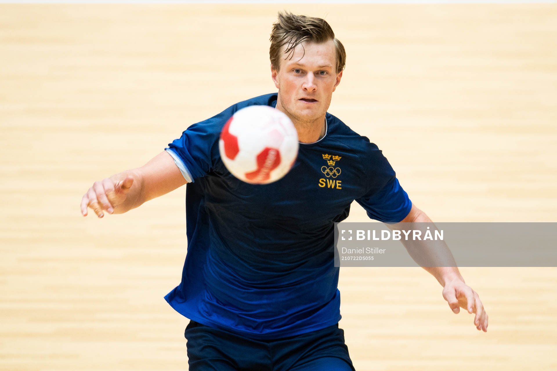 Jonathan Carlsbogård of the Swedish handball team