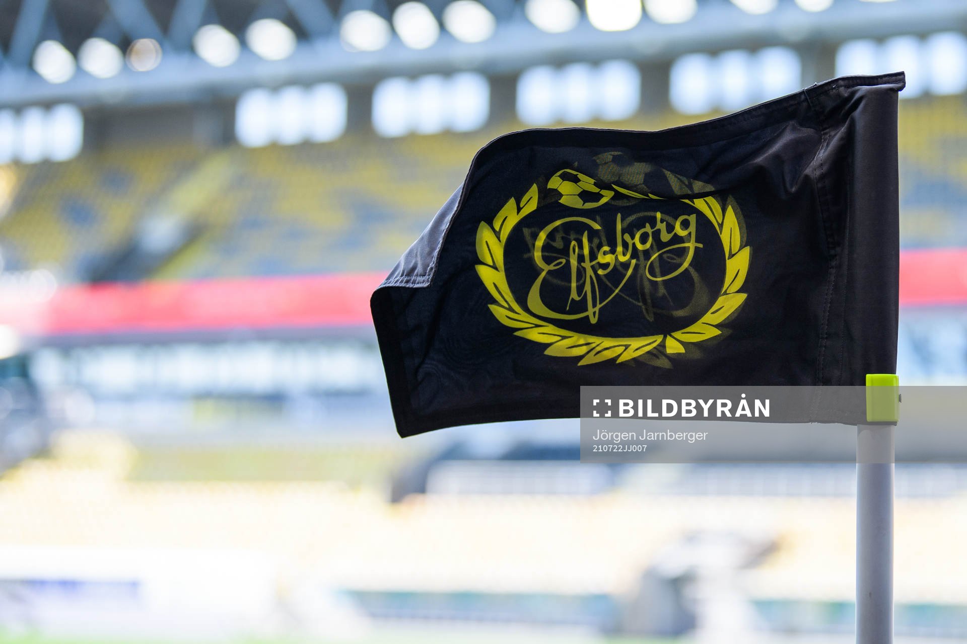 En hörnflagga med Elfsborgs klubbmärke