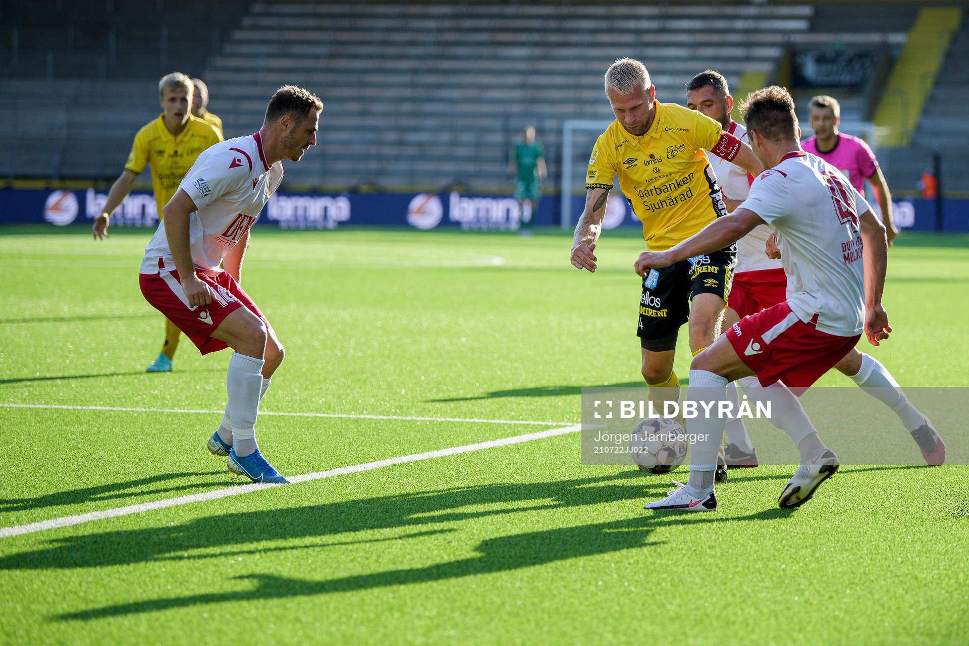 Johan Larsson of Elfsborg against Igor Arhirii and