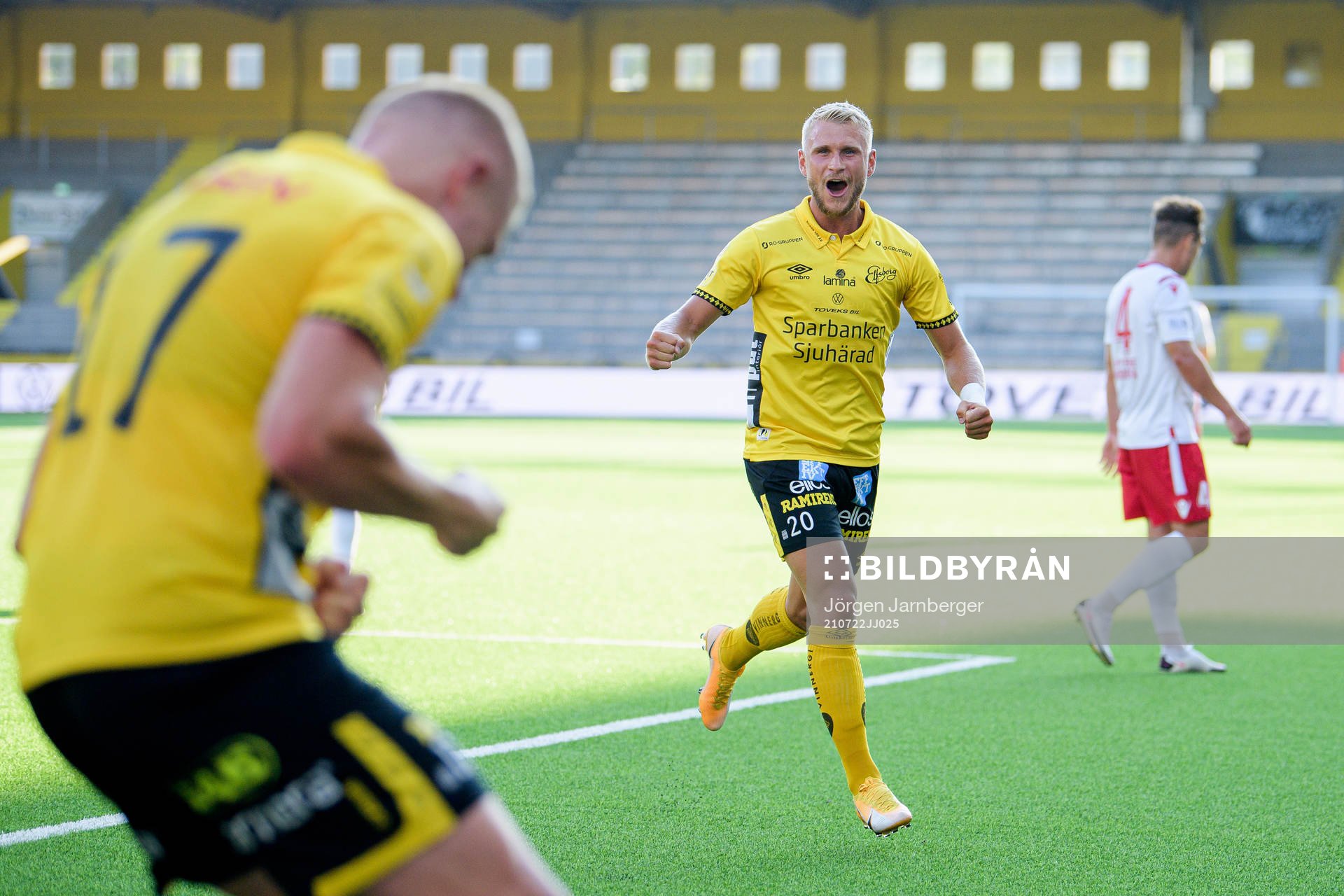Per Frick och Simon Strand of Elfsborg celebrate the 3-0