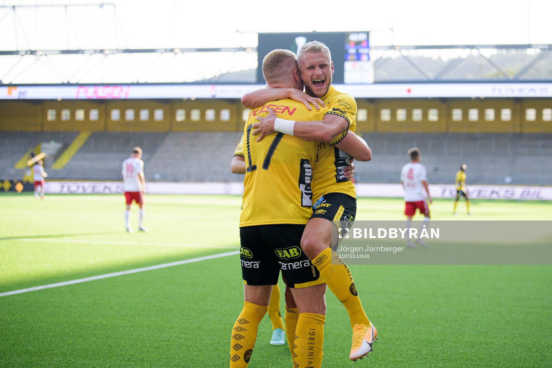 Per Frick och Simon Strand of Elfsborg celebrate the 3-0
