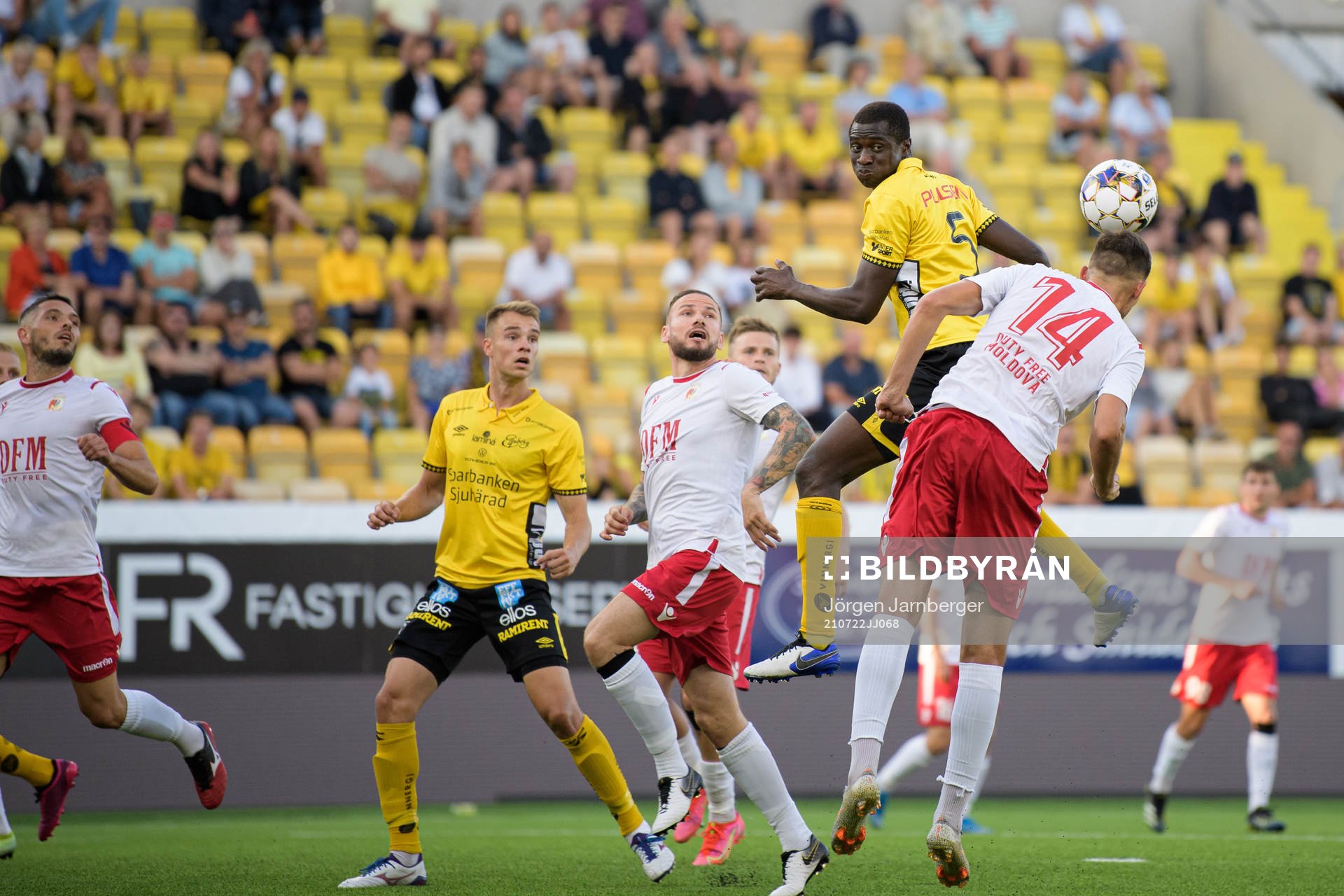 Maudo Lamine Jarjué of Elfsborg and Dan Pisla of Milsami