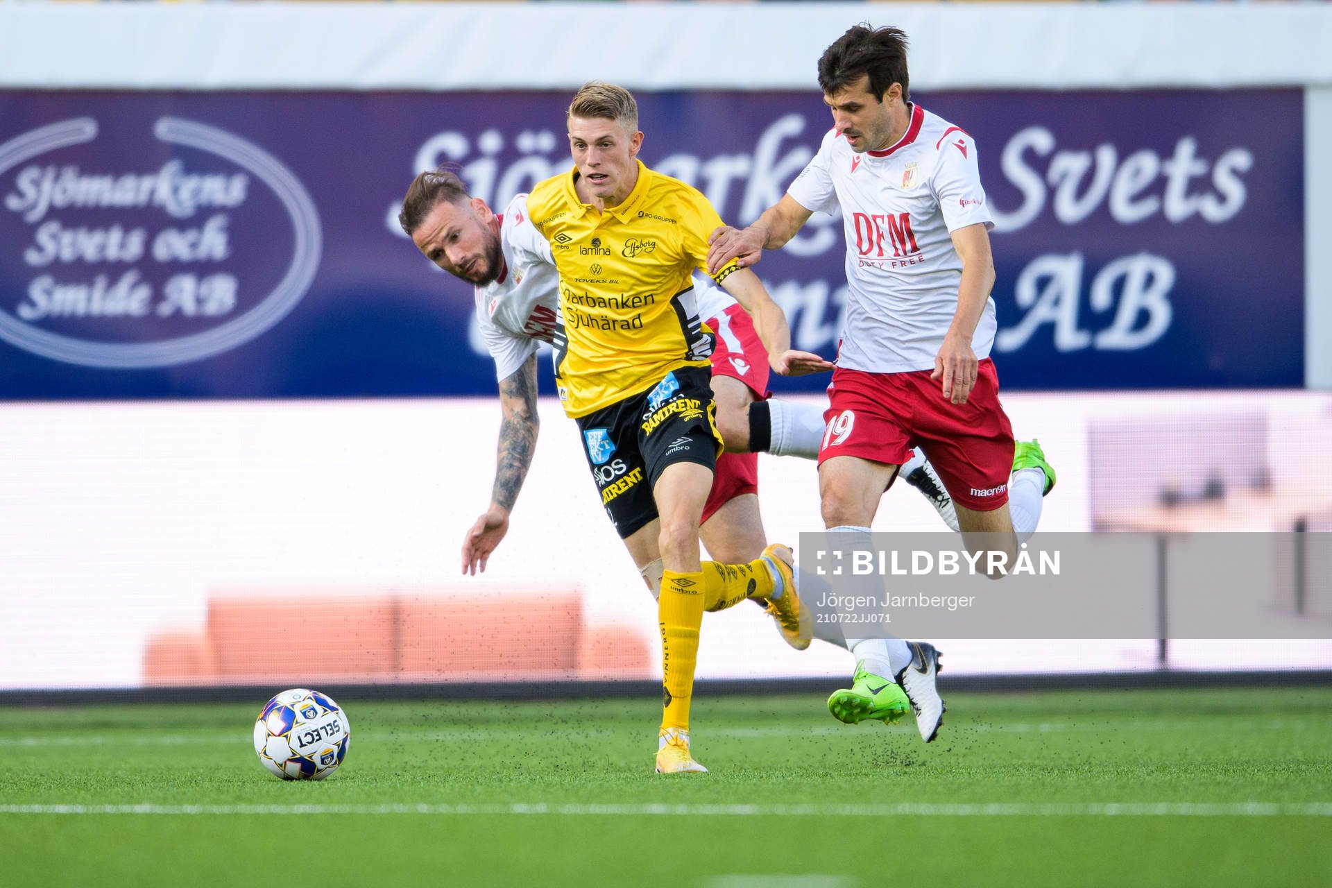 Alexander Bernhadsson battles with Petru Racu and Dan Pisla