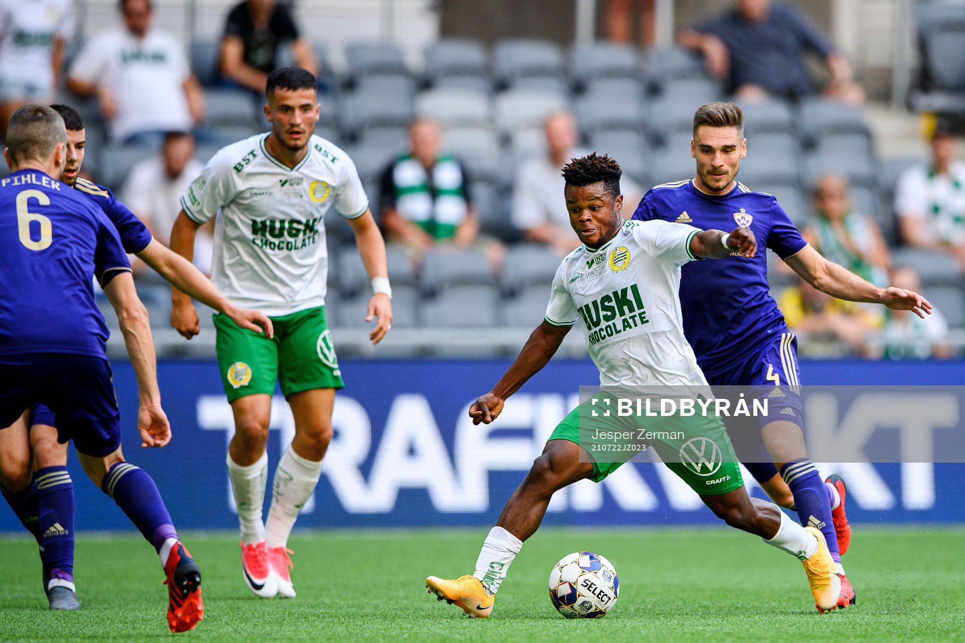 Akinkunmi Amoo of Hammarby and Blaz Vrhovec of Maribor
