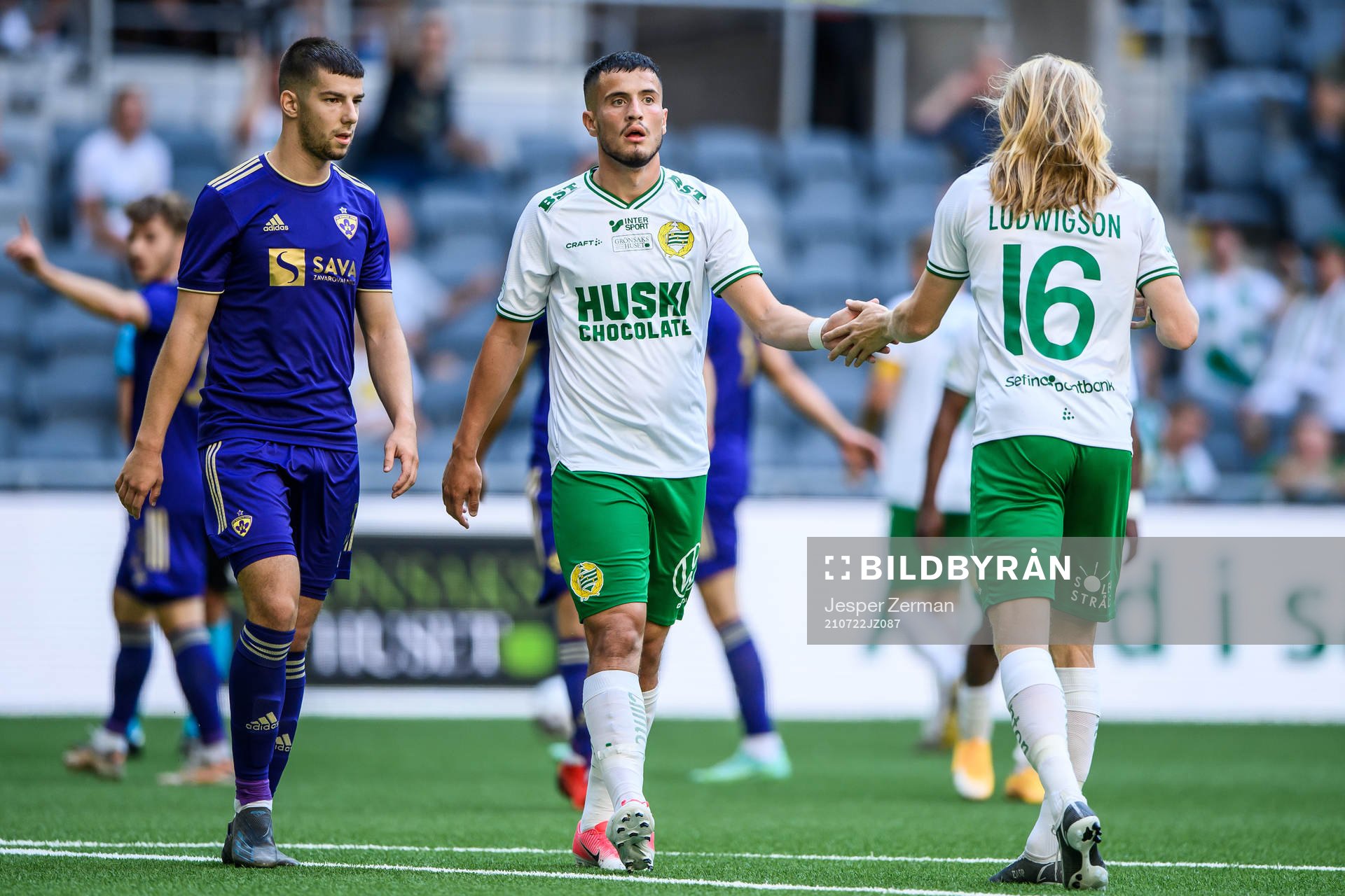Robert Voloder of Maribor and Astrit Selmani of Hammarby