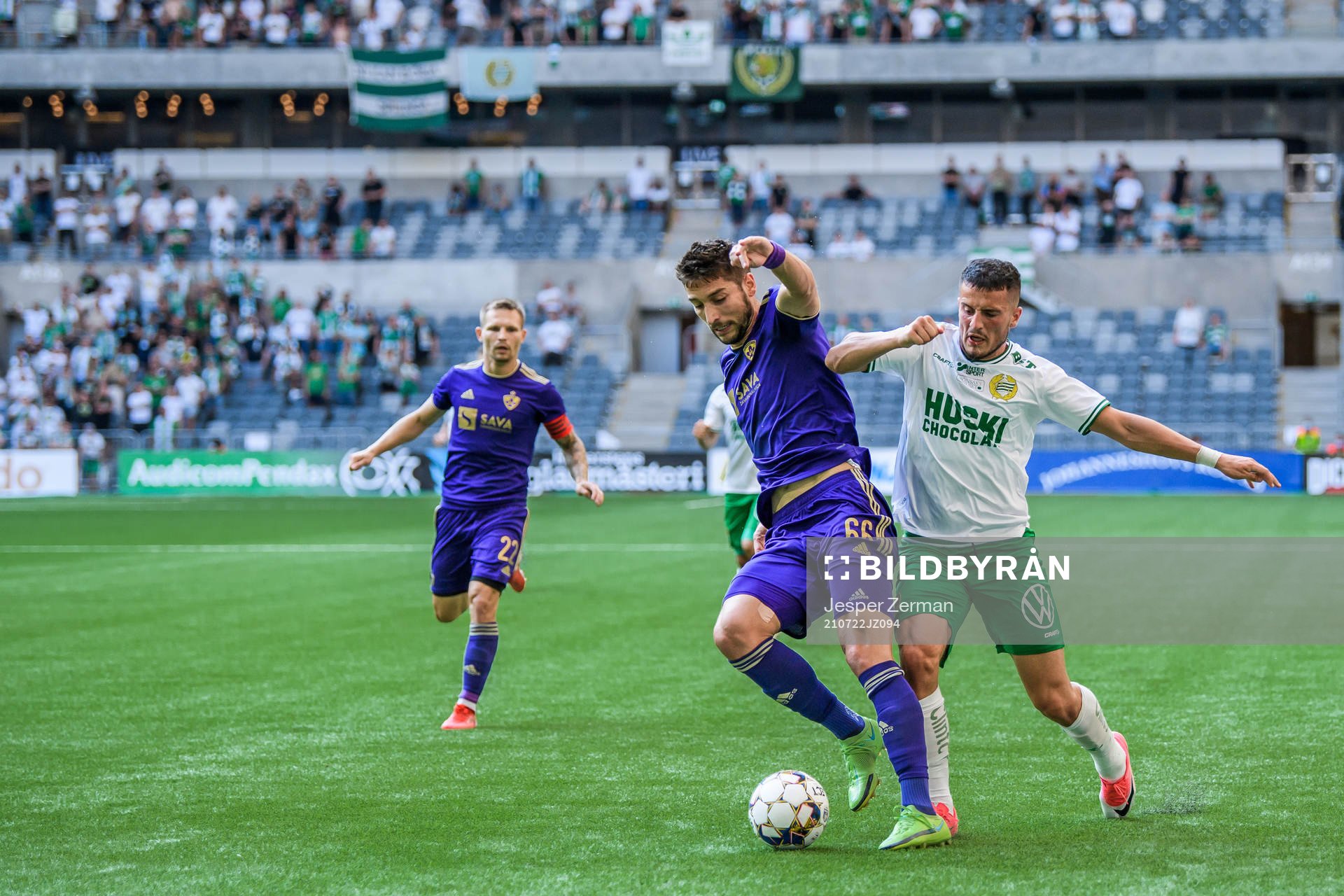 Ilija Martinovic of Maribor and Astrit Selmani of Hammarby
