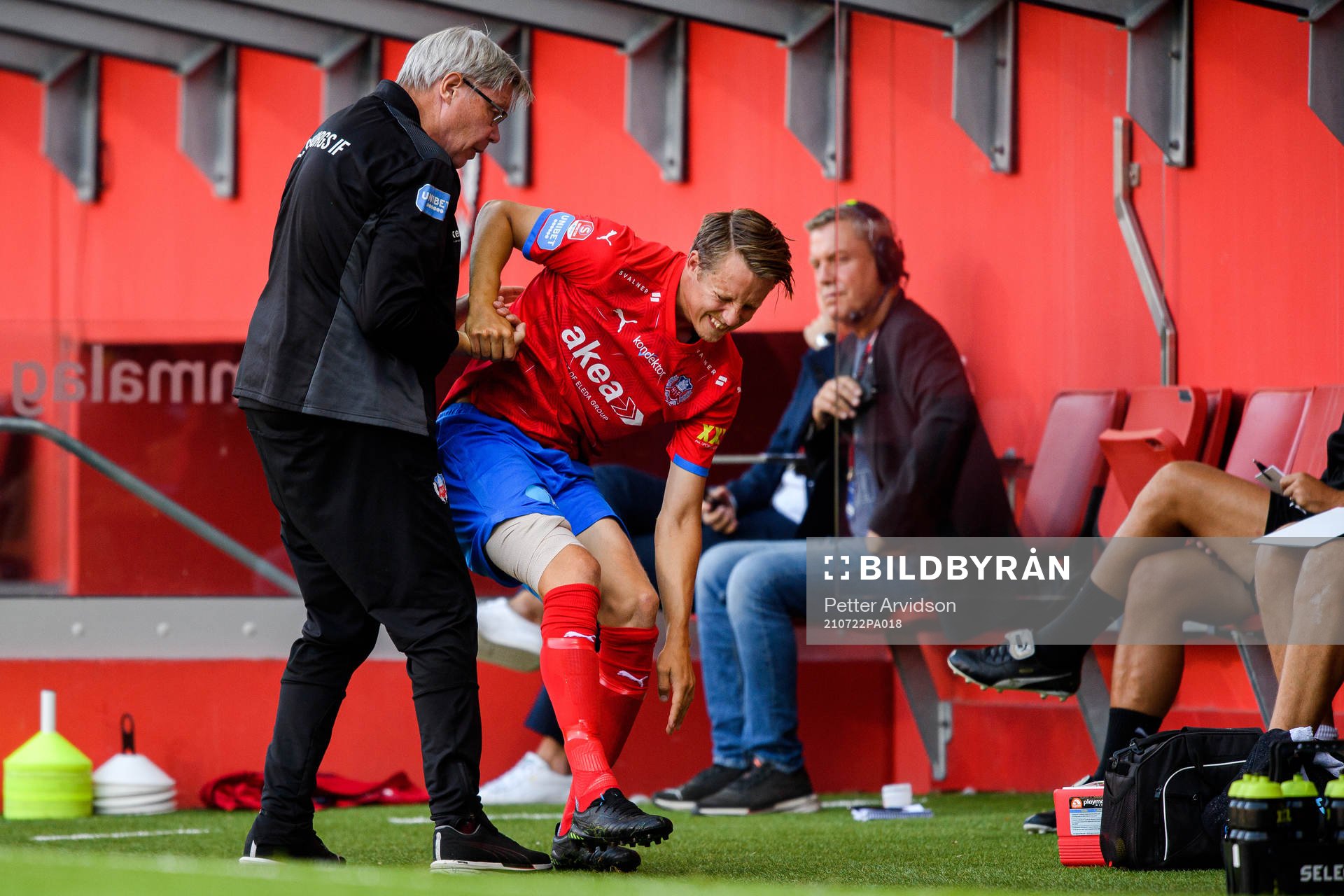 Helsingborgs Viktor Lundberg lämnar planen