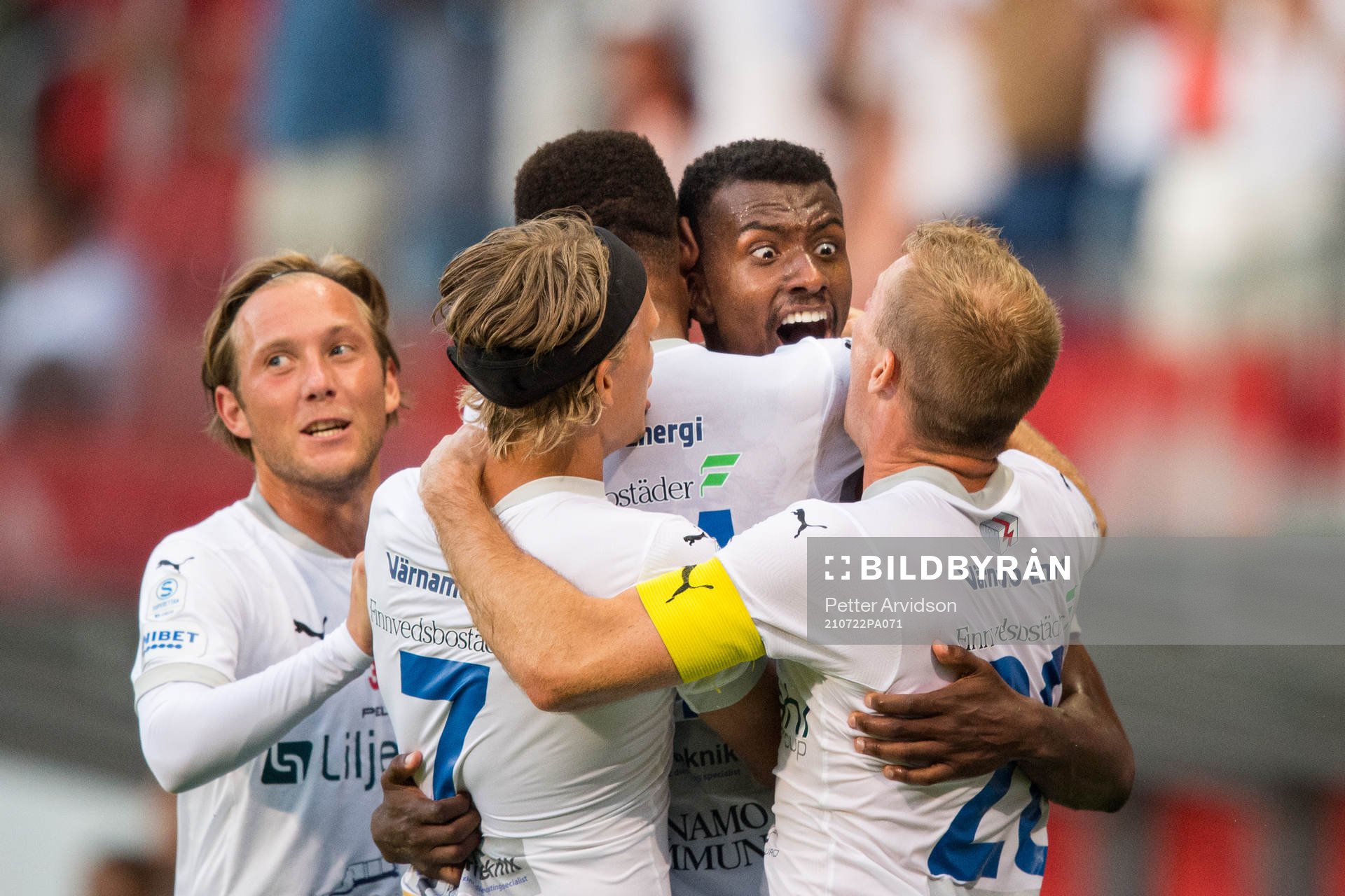 Värnamos Bernardo Vilar Estevao Jeronimo jublar med Freddy