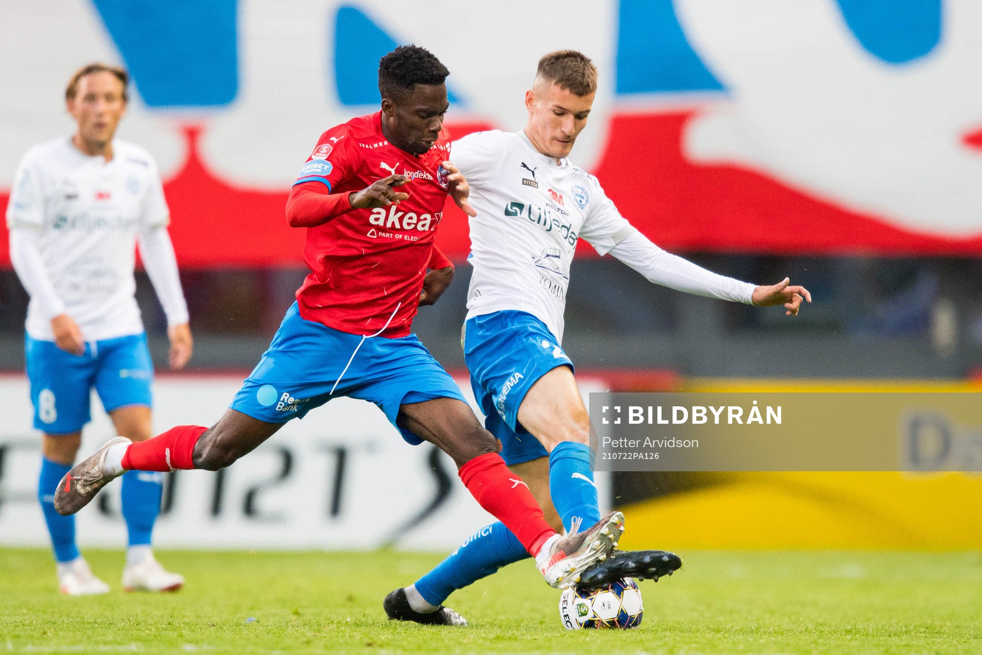 Helsingborgs Benjamin Acquah och Värnamos Robin Dzabic