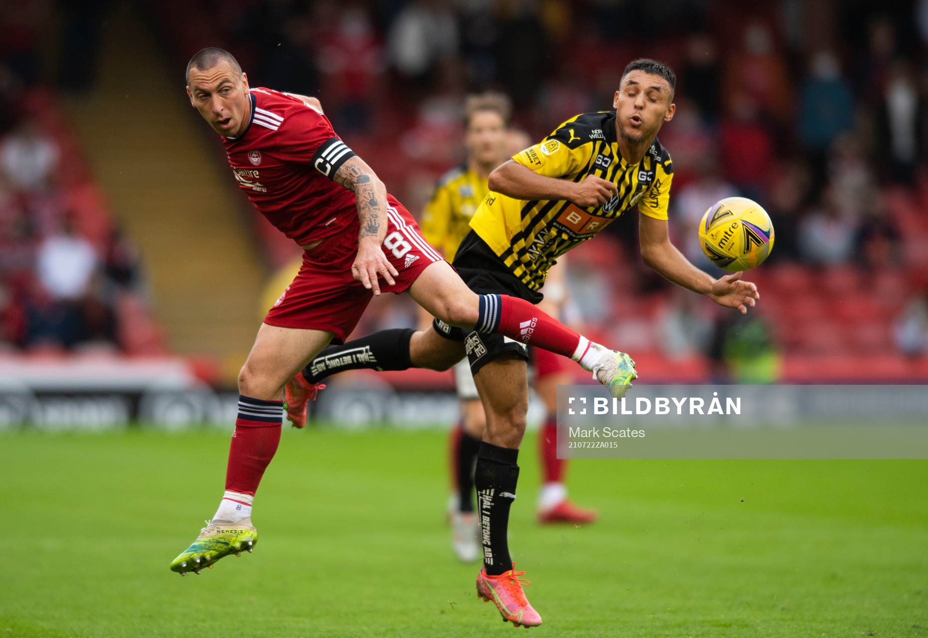 Ali Youssef of Häcken and Scott Brown of Aberdeen