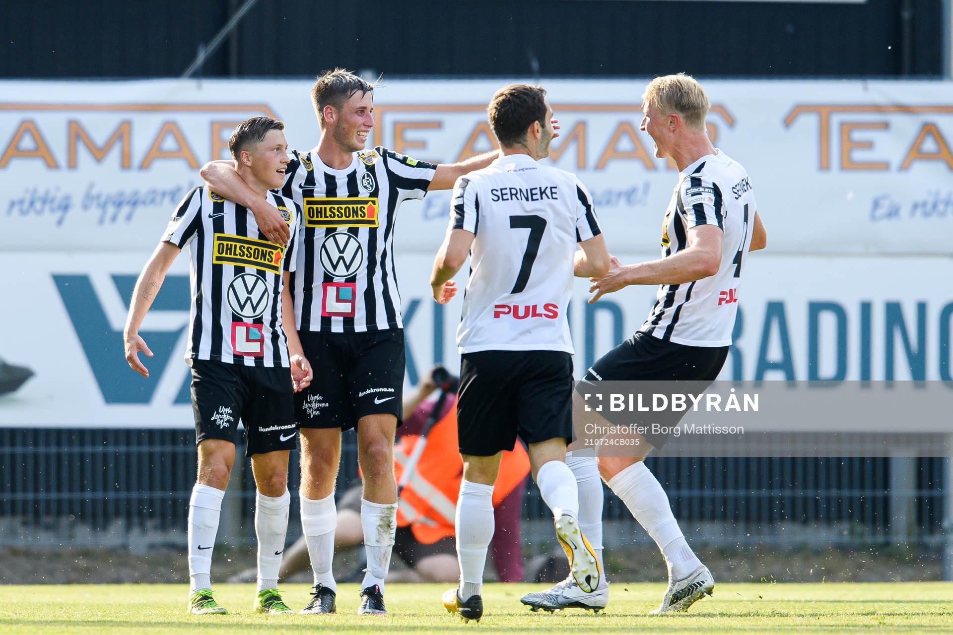 Landskronas spelare jublar efter 2-0 av Kevin Jensen under fotbollsmatchen i Superettan mellan Landskrona och GIF Sundsvall den 24 juli 2021 i Landskrona.