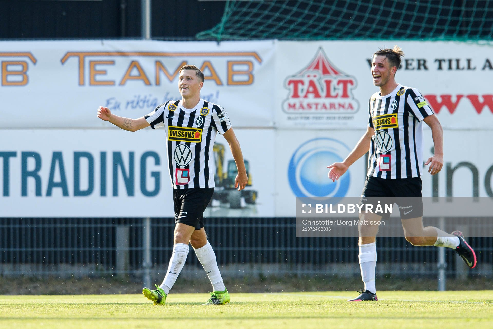 Landskronas spelare jublar efter 2-0 av Kevin Jensen under fotbollsmatchen i Superettan mellan Landskrona och GIF Sundsvall den 24 juli 2021 i Landskrona. 