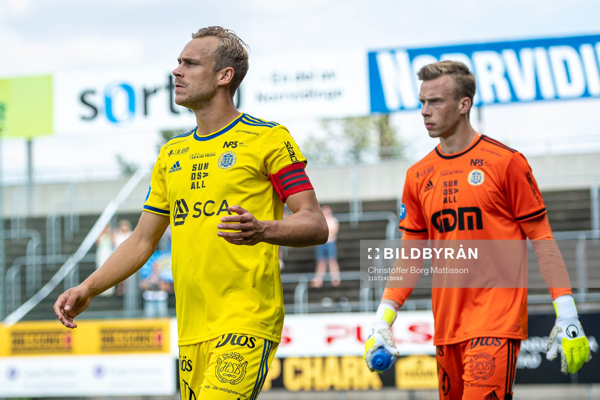 Sundsvalls Pontus Engblom och målvakt Andreas Andersson