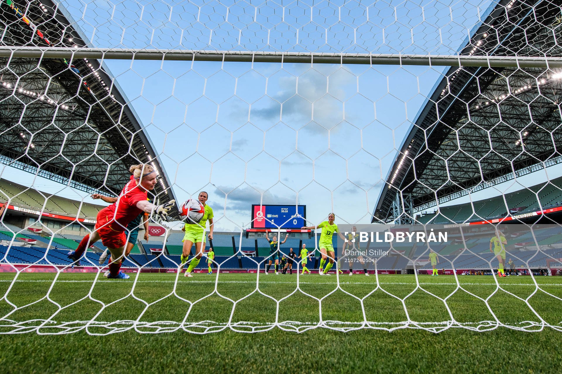 Hedvig Lindahl of Sweden as Sam Kerr of Australia scores 1-1