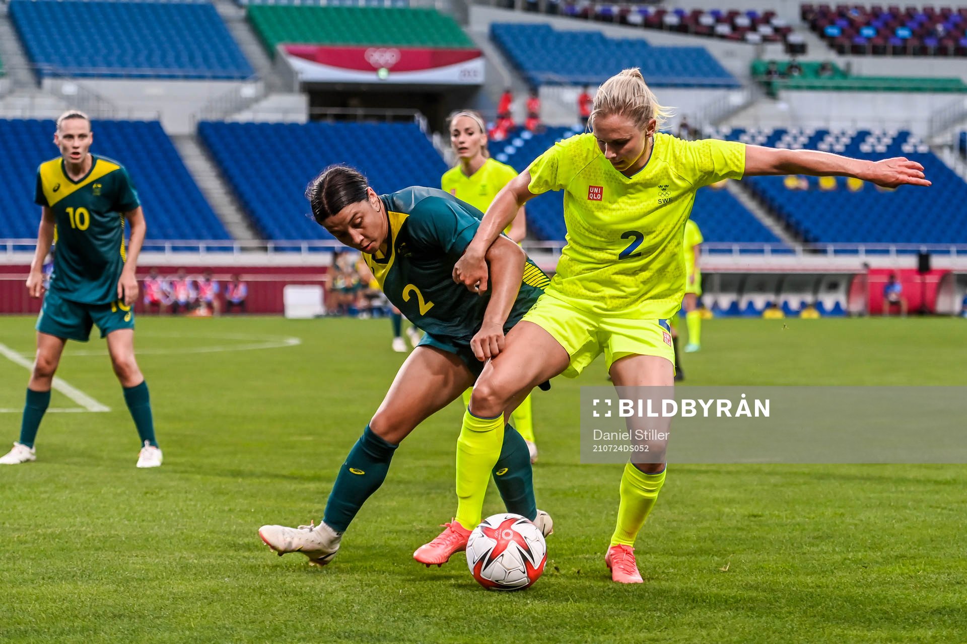 Sam Kerr of Australia and Jonna Andersson of Sweden