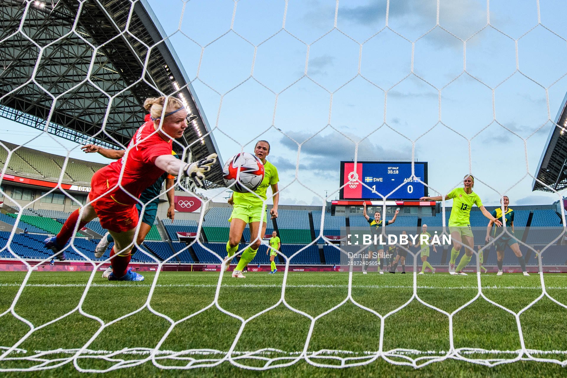 Hedvig Lindahl of Sweden as Sam Kerr of Australia scores 1-1