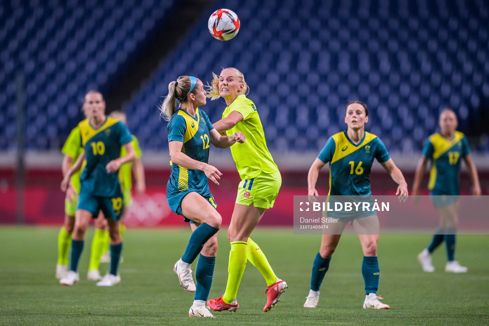 Ellie Carpenter of Australia and Stina Blackstenius of