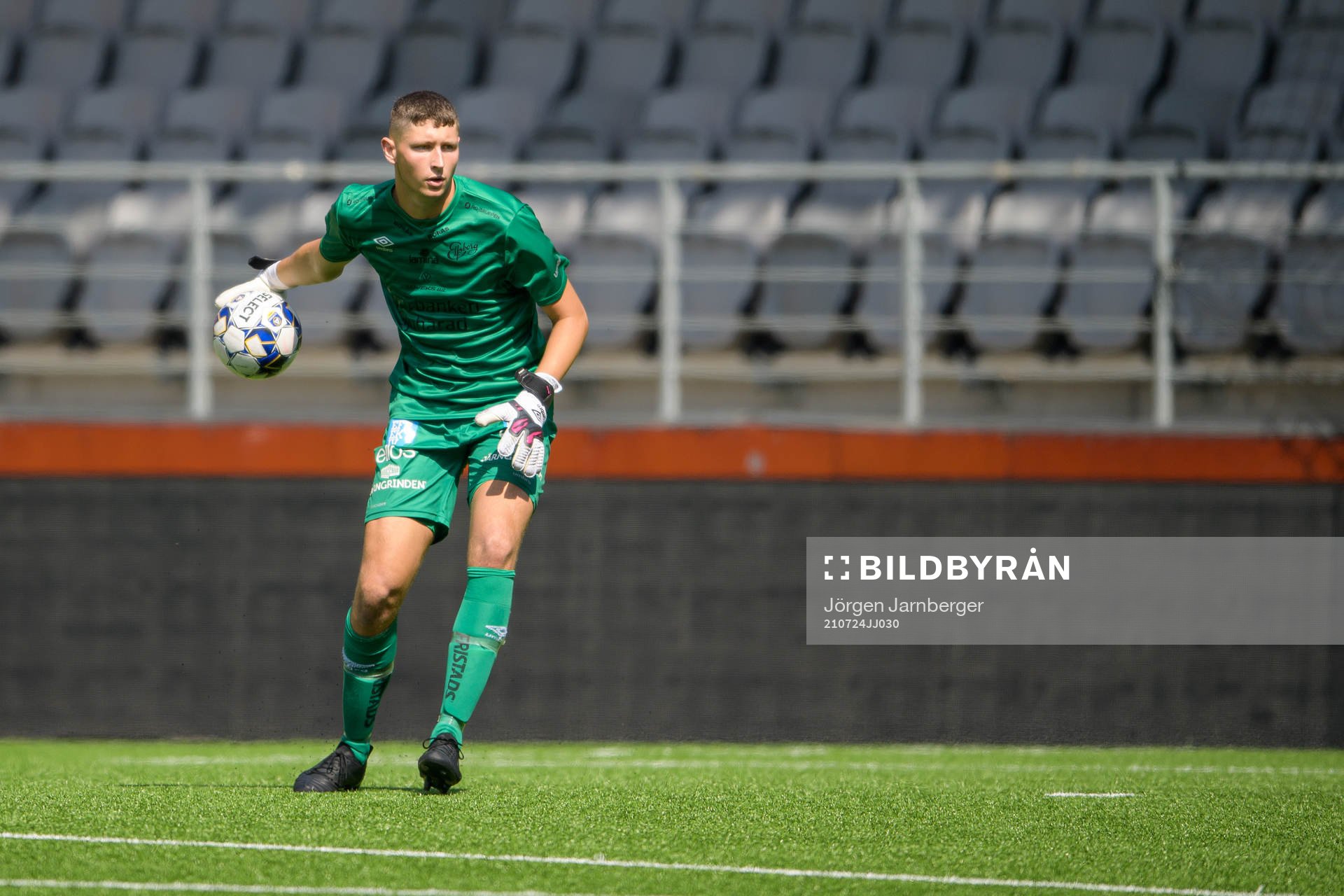 Elfsborgs målvakt Ludvig Målberg under fotbollsmatchen i P19 Allsvenskan Södra mellan Elfsborg och Mjällby den 24 juli 2021 i Borås.
