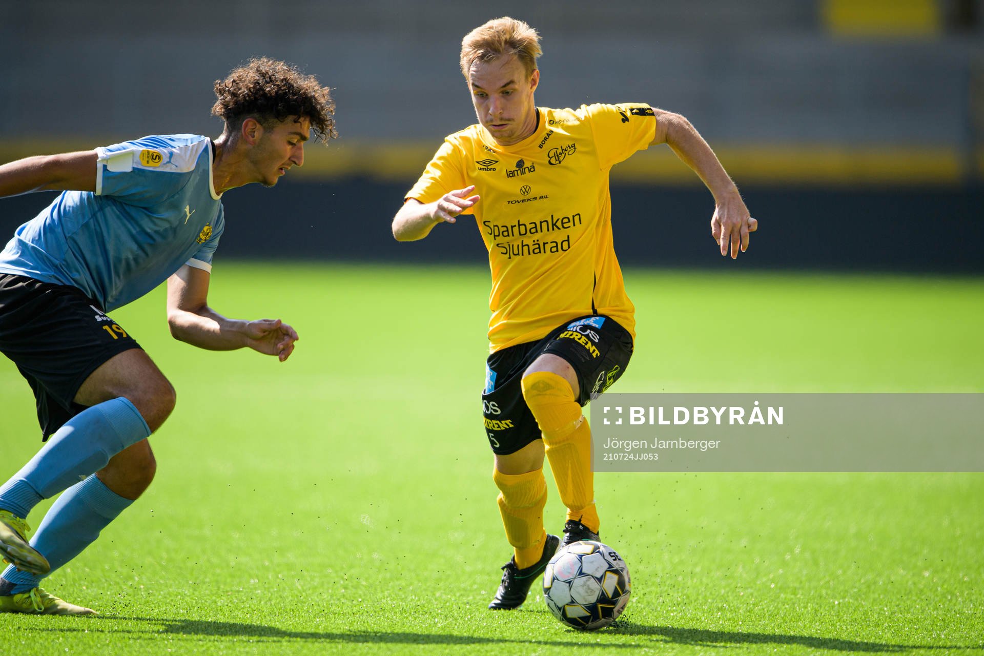 Elfsborgs Mattias Mannerstål och Mjällbys Argjend Miftari
