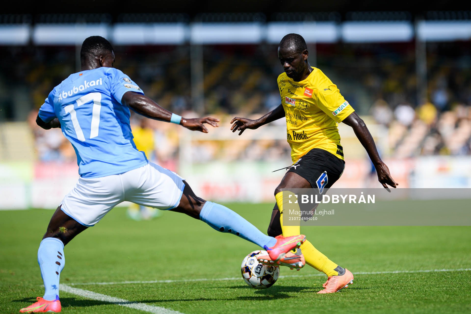 Malmö FFs Malik Abubakari och Mjällbys Enock Kofi Adu