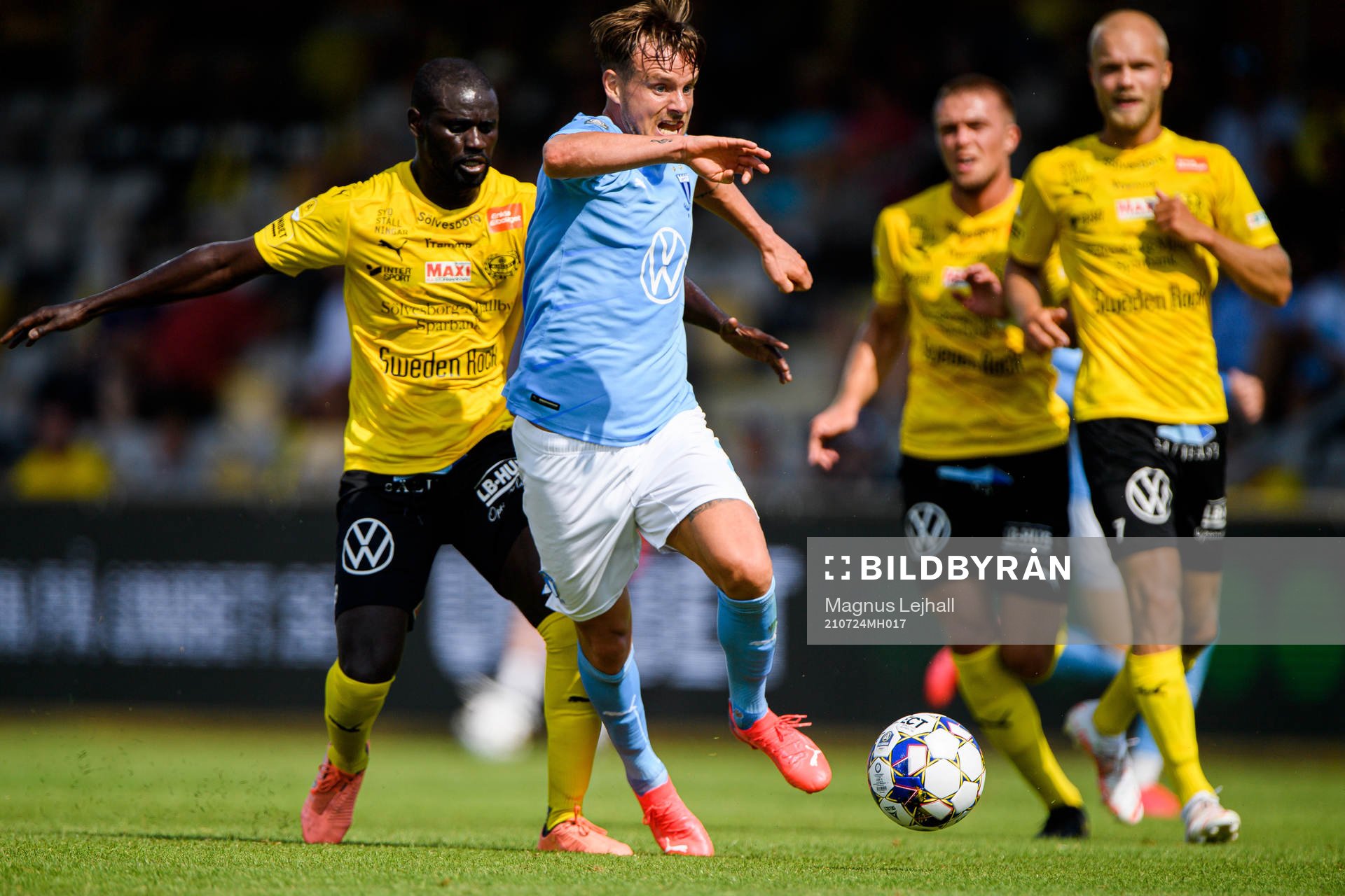 Mjällbys Enock Kofi Adu och Malmö FFs Eric Larsson