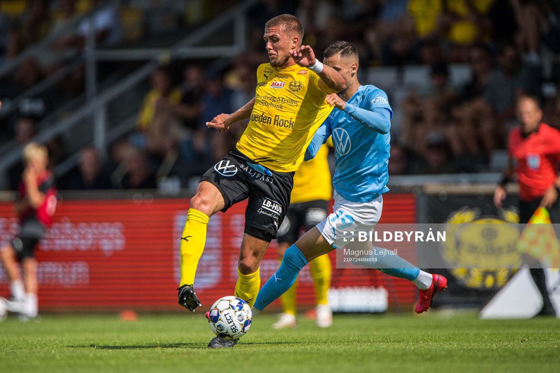 Mjällbys Ivan Kricak  och Malmö FFs Veljko Birmancevic