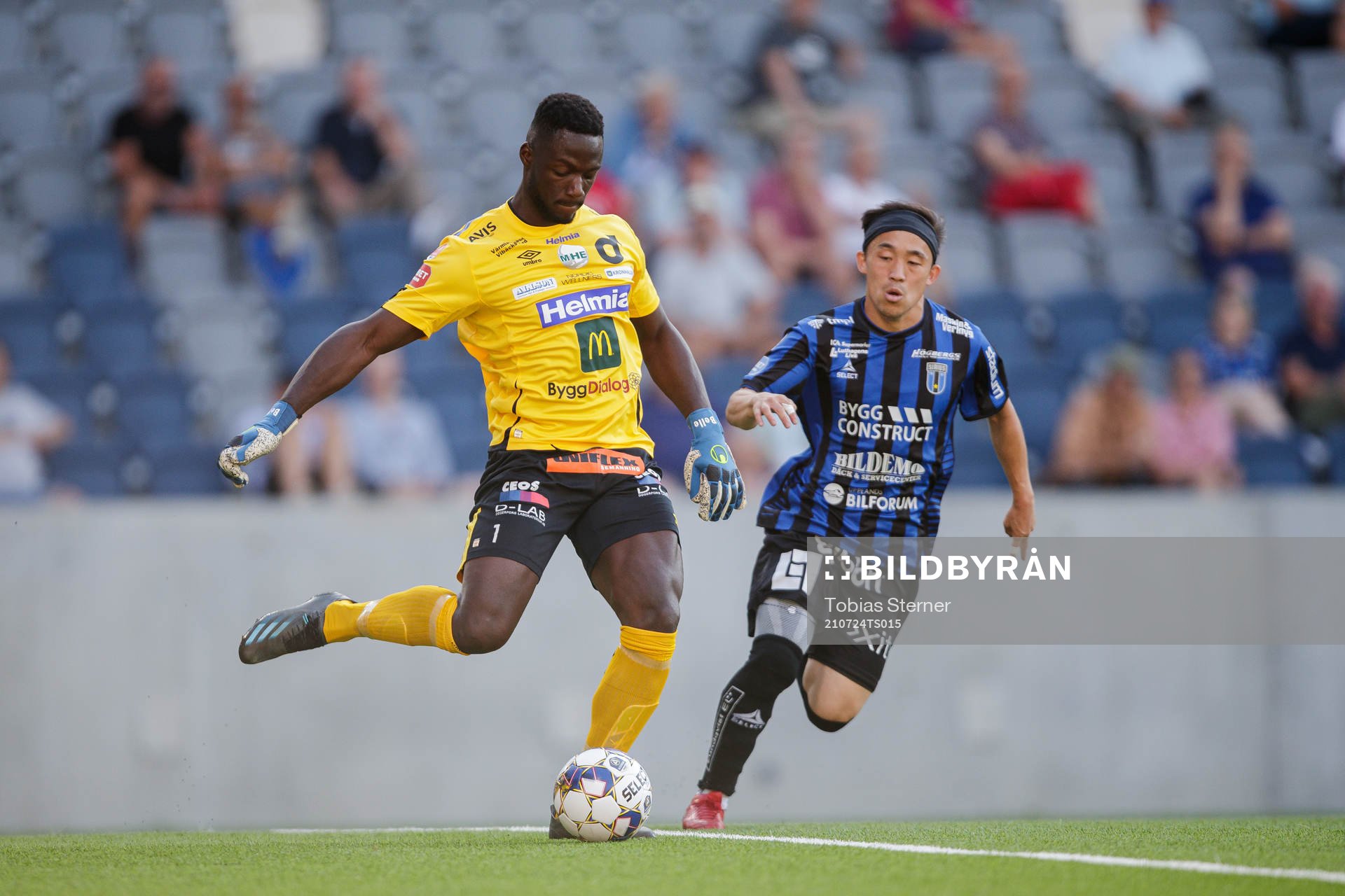 Degerfors målvakt Ismael Diawara och Sirius Yukiya Sugita